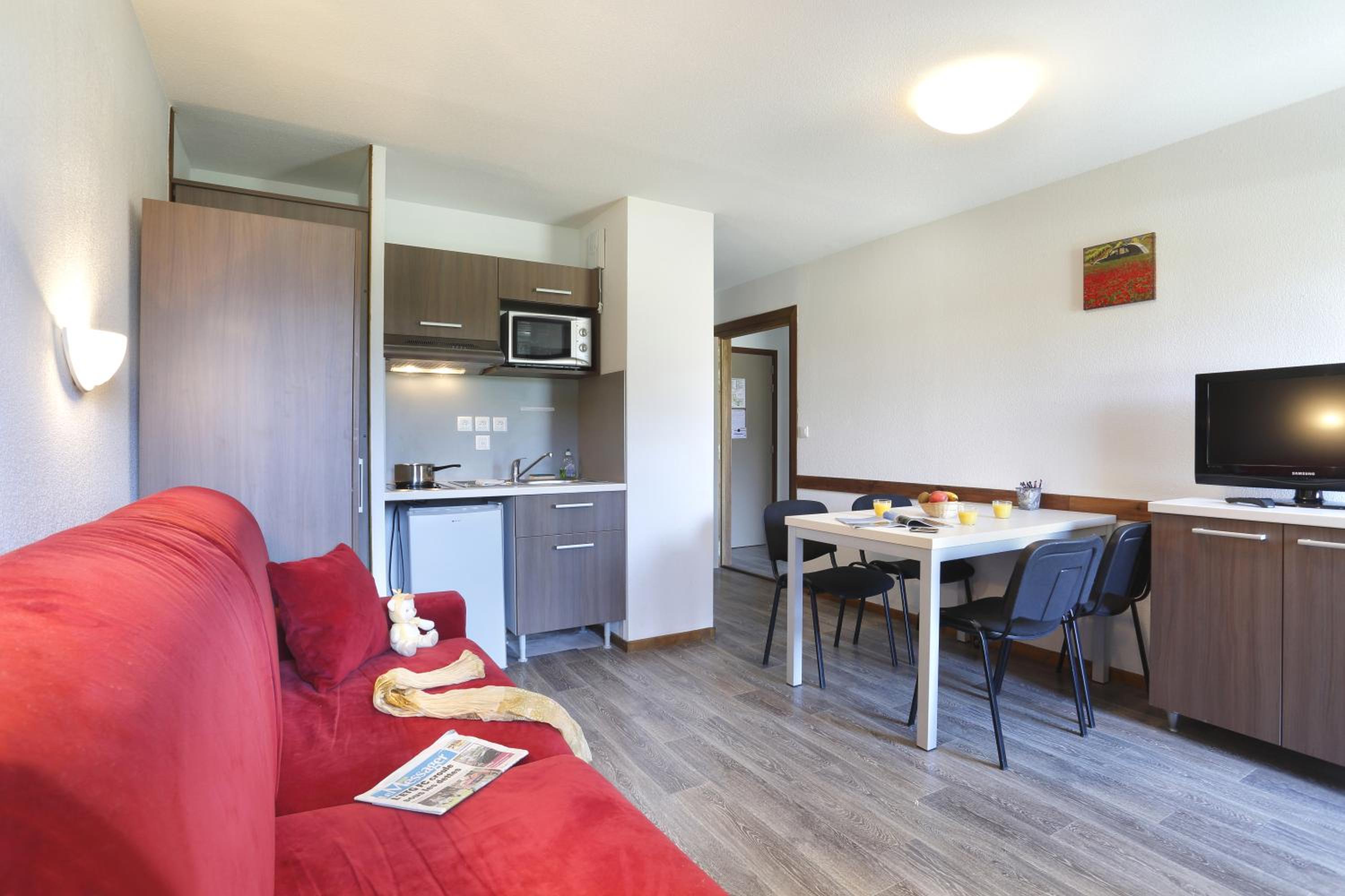 One-Bedroom Apartment - Photo 4