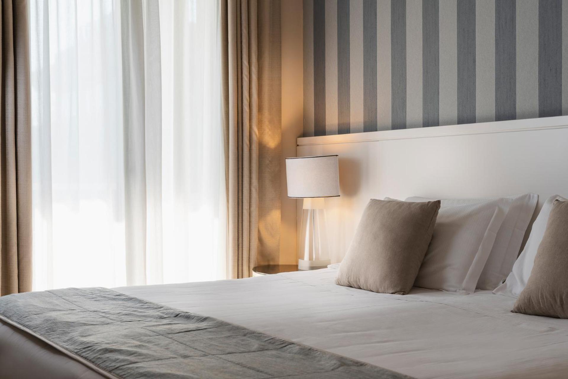 Superior Room with Sea Side View - Photo 13