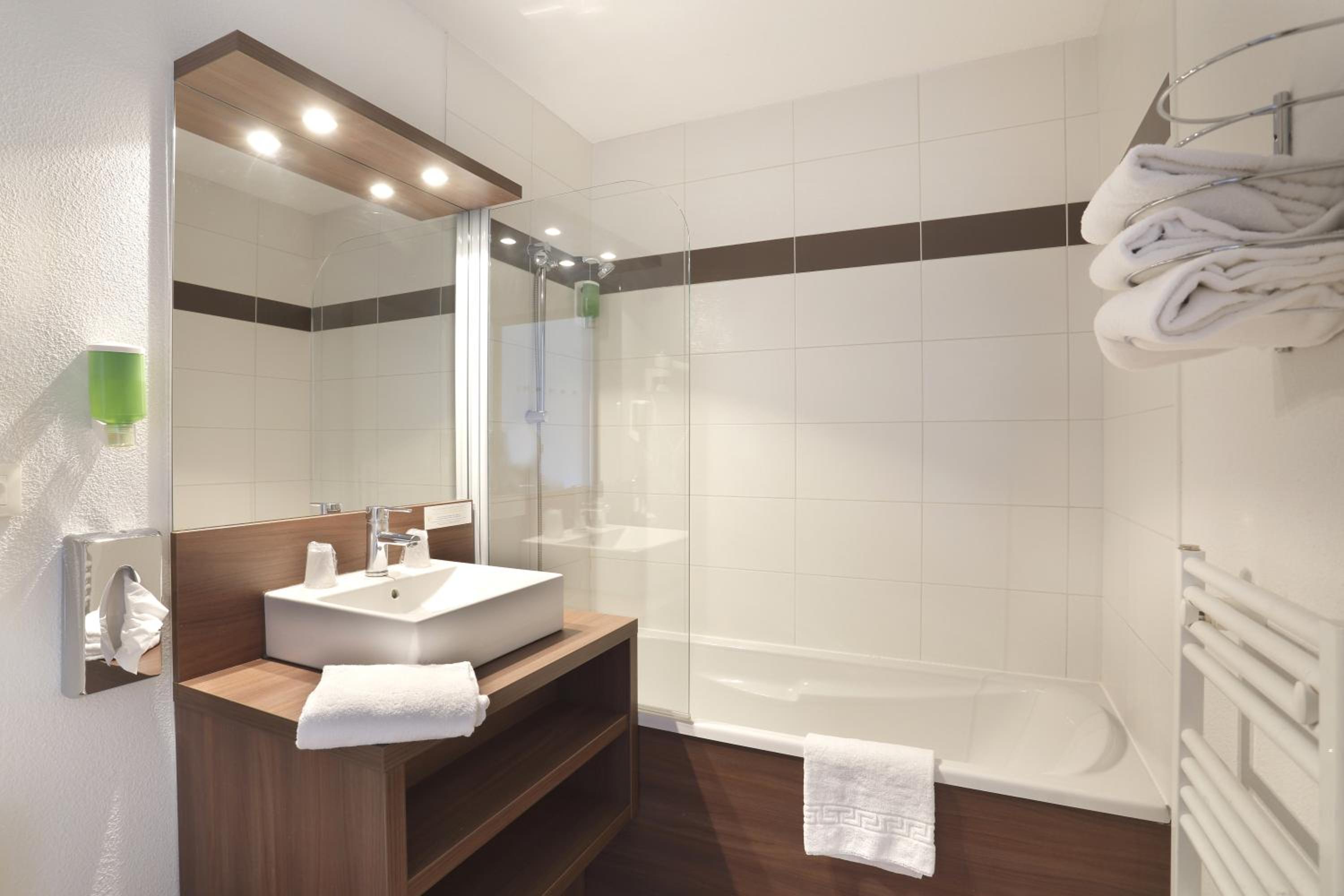 One-Bedroom Apartment - Photo 3