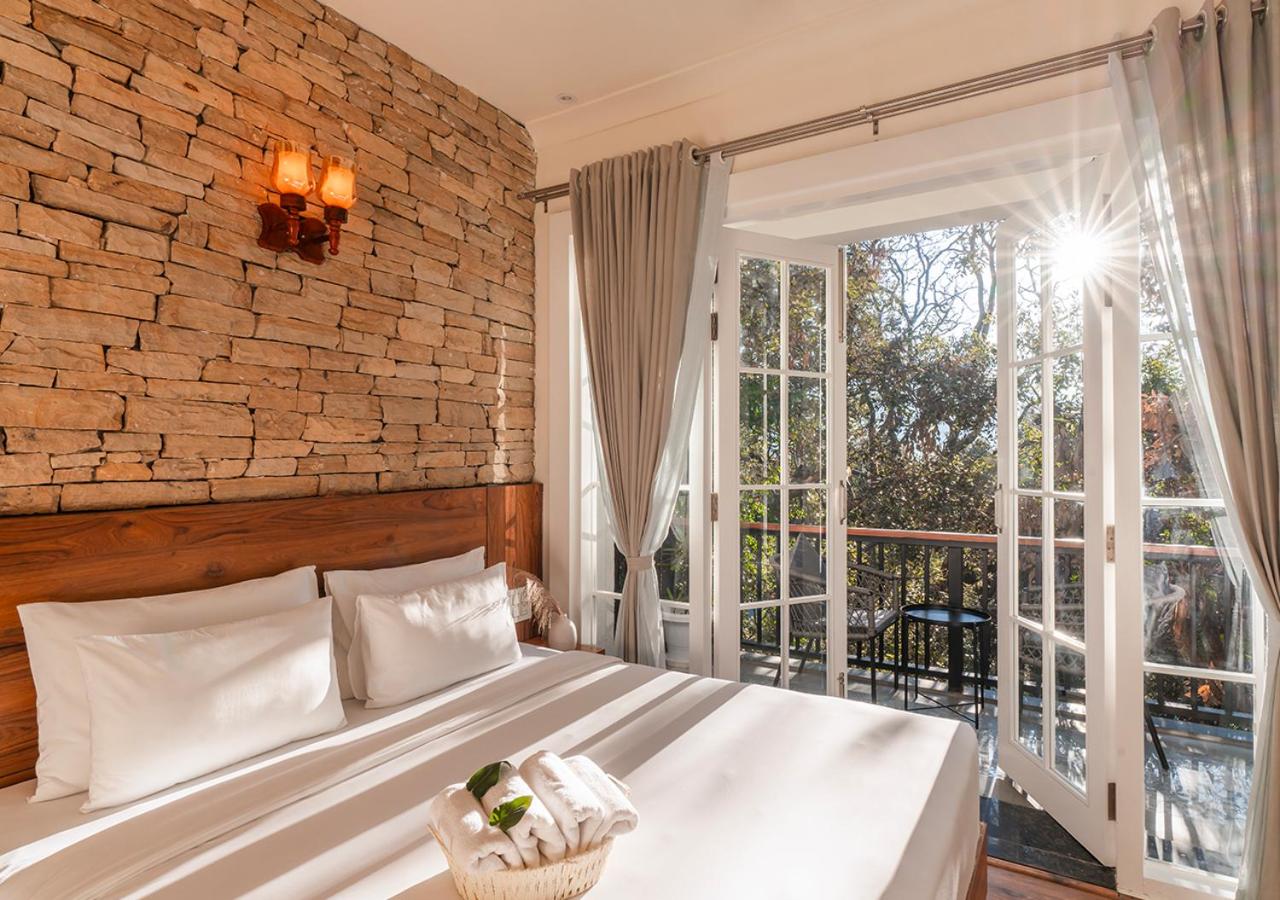 Deluxe Double Room with Balcony photo 2