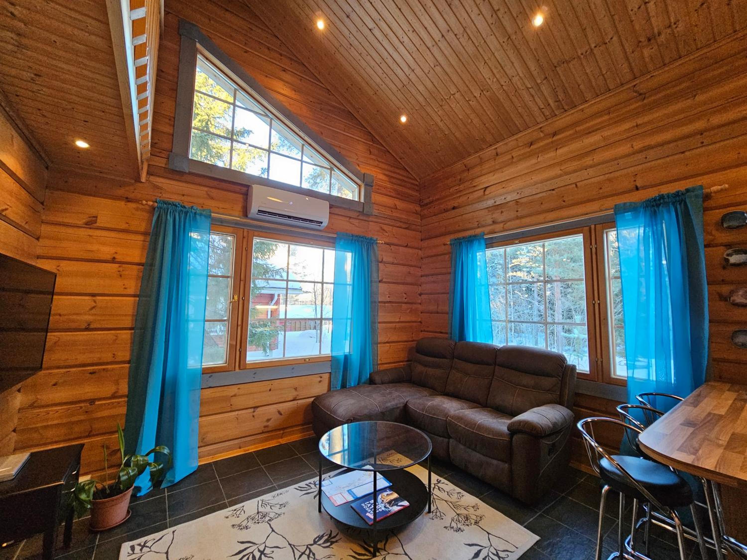 Three-Bedroom Chalet photo 1