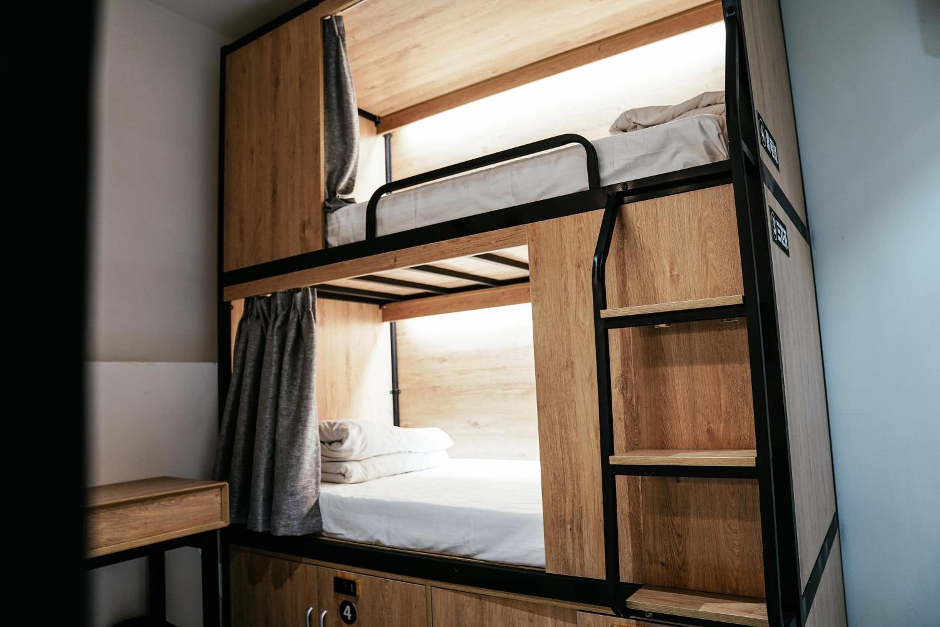 Bed in 4-Bed Male Dormitory Room photo 1