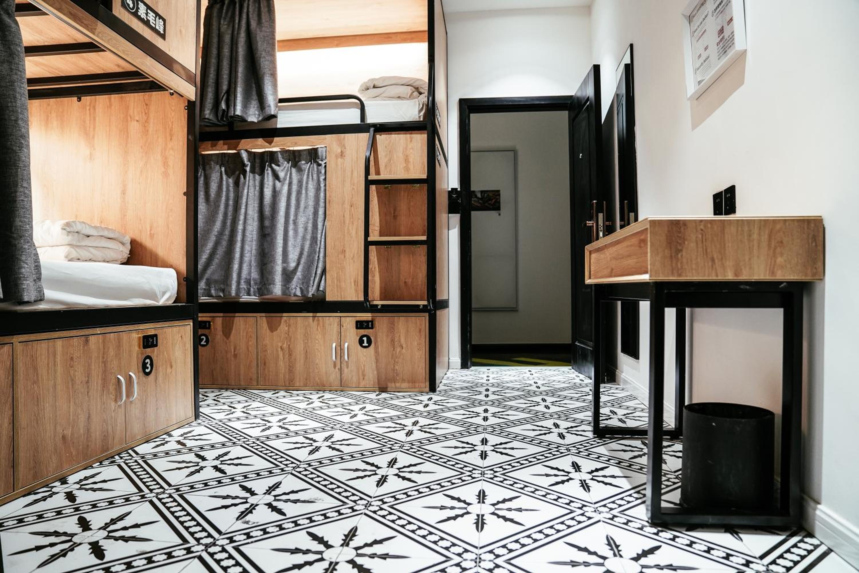 Bed in 4-Bed Male Dormitory Room photo 2