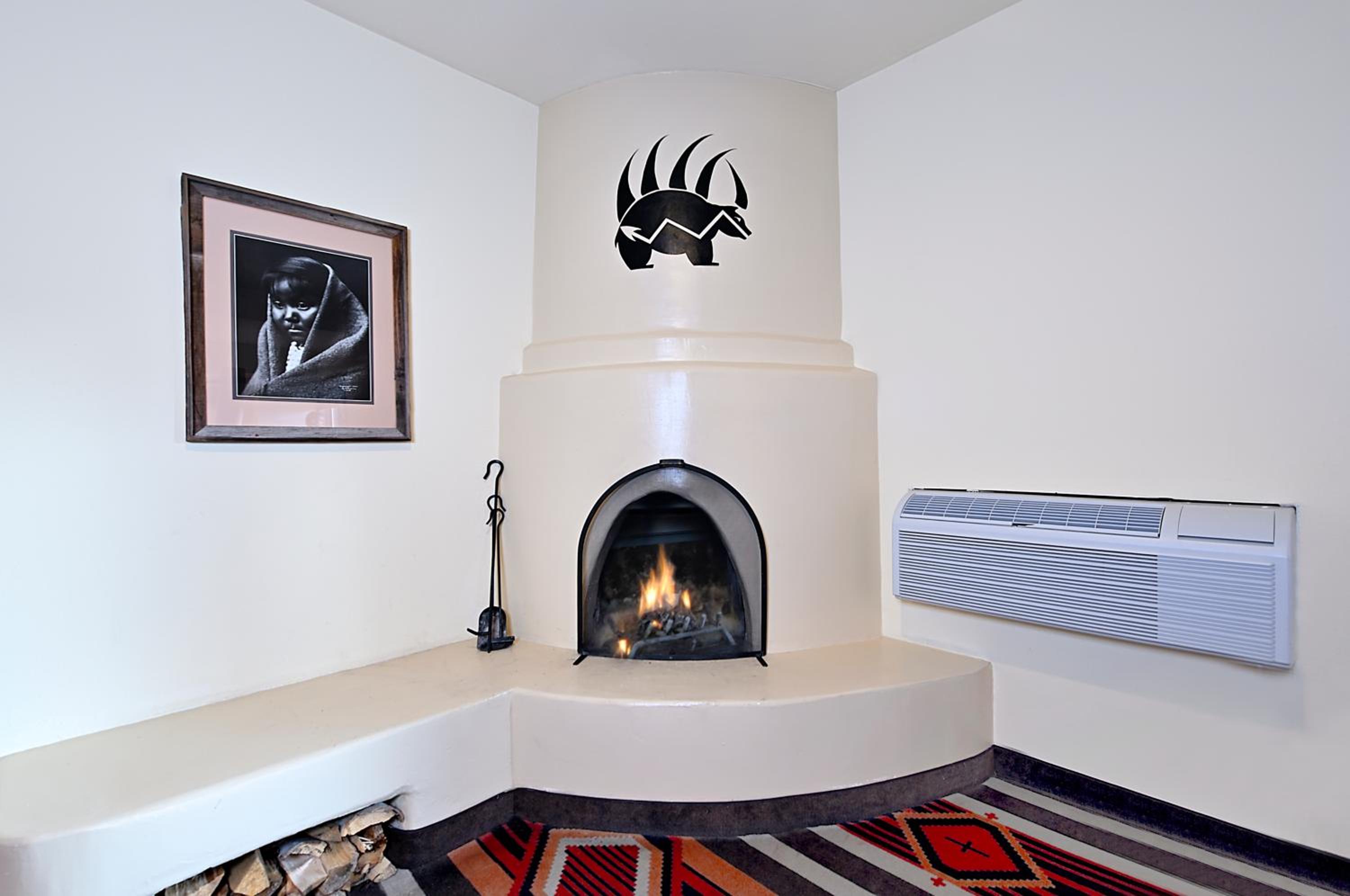 Kiva King Suite - Photo 3