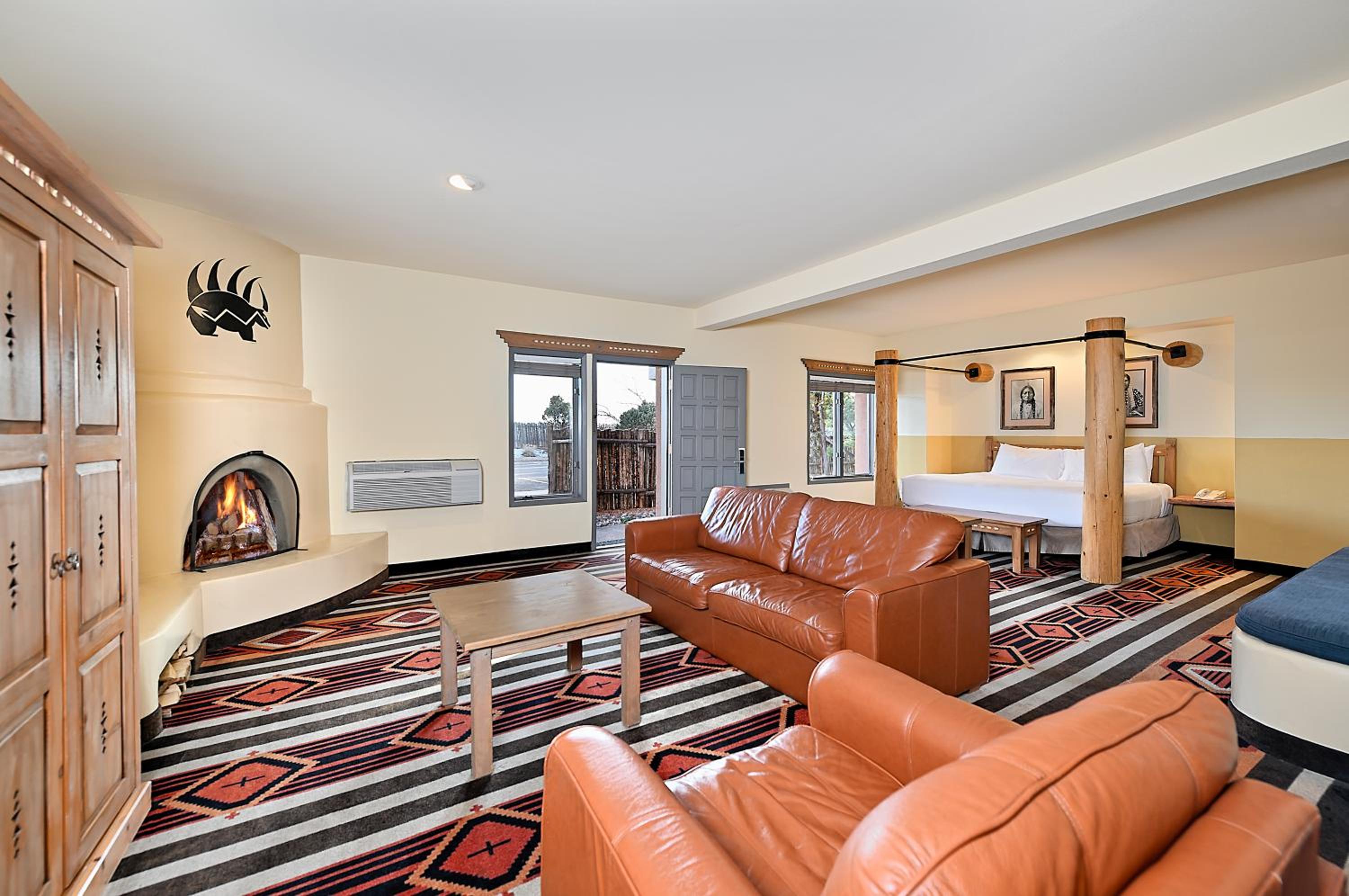 Kiva King Suite - Photo 2