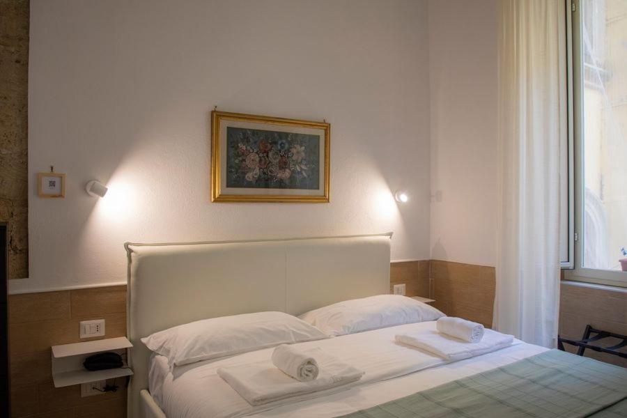 Standard Double Room thumbnail 6