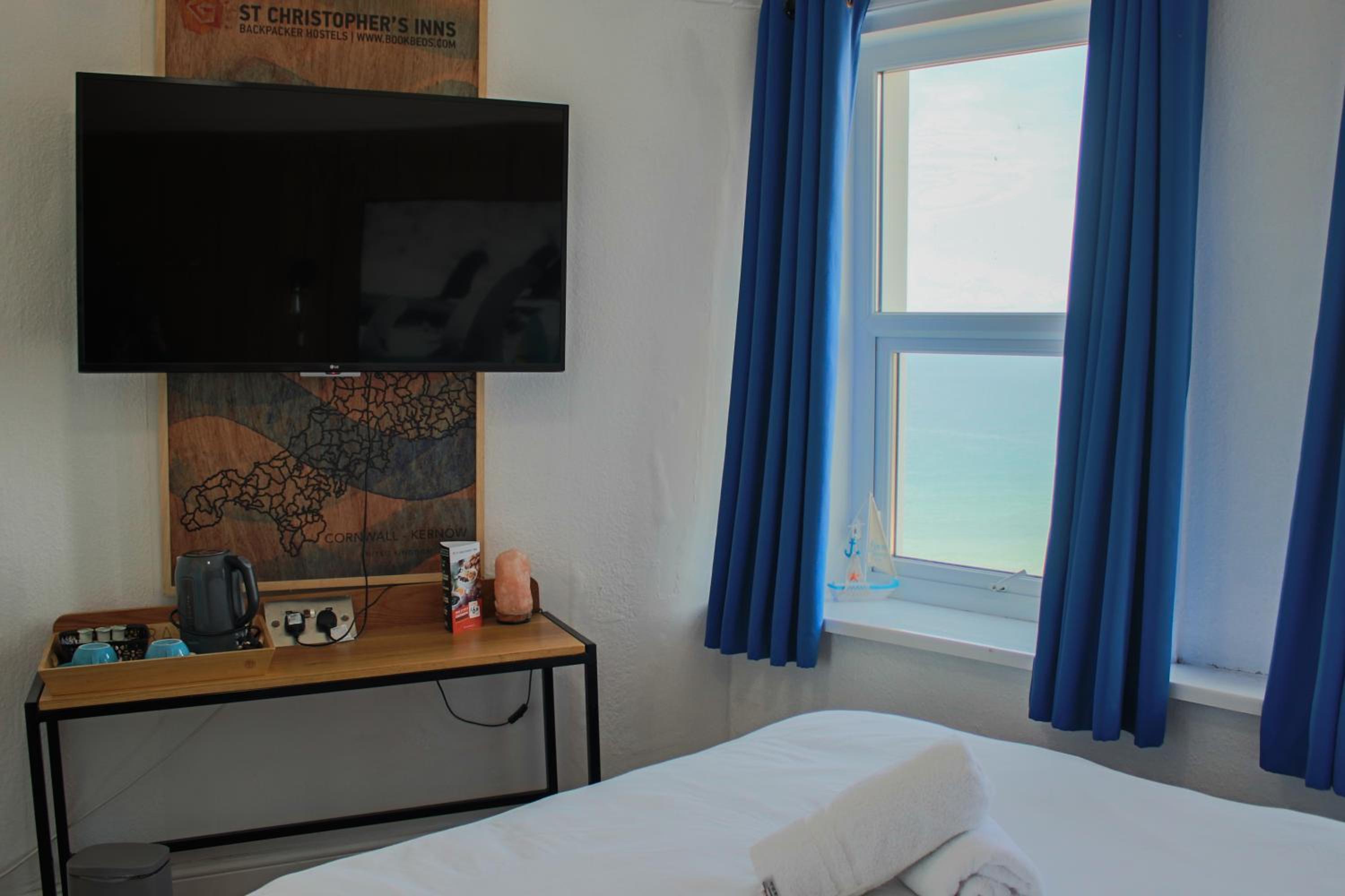 Single Room with Private Bathroom photo 3