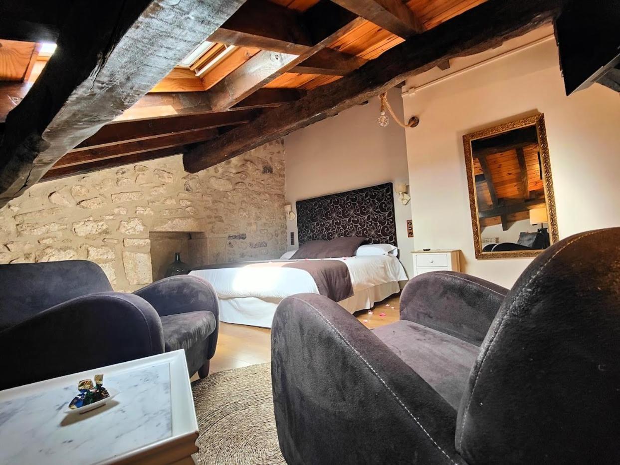 Deluxe King Suite photo 2