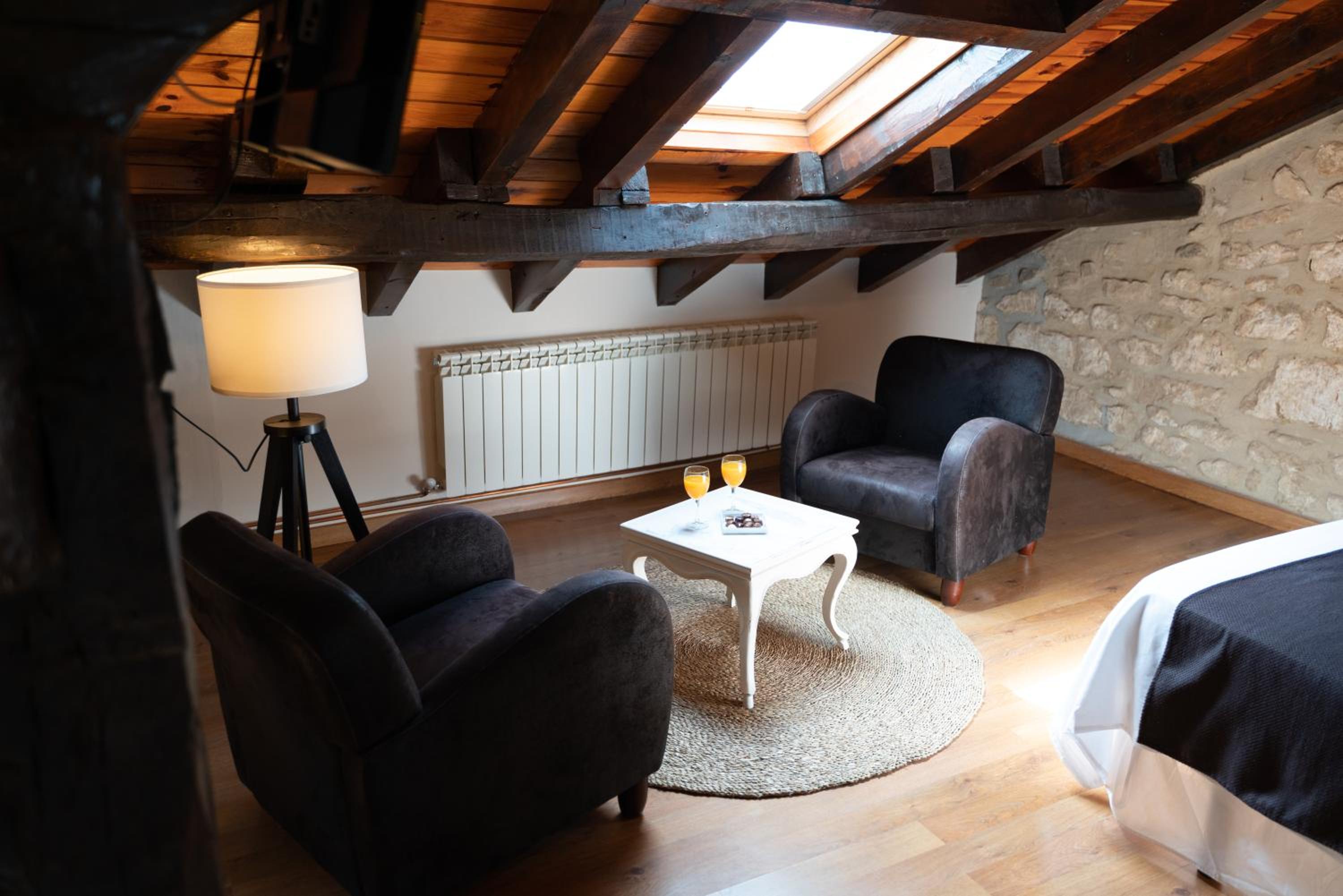 Deluxe King Suite photo 3