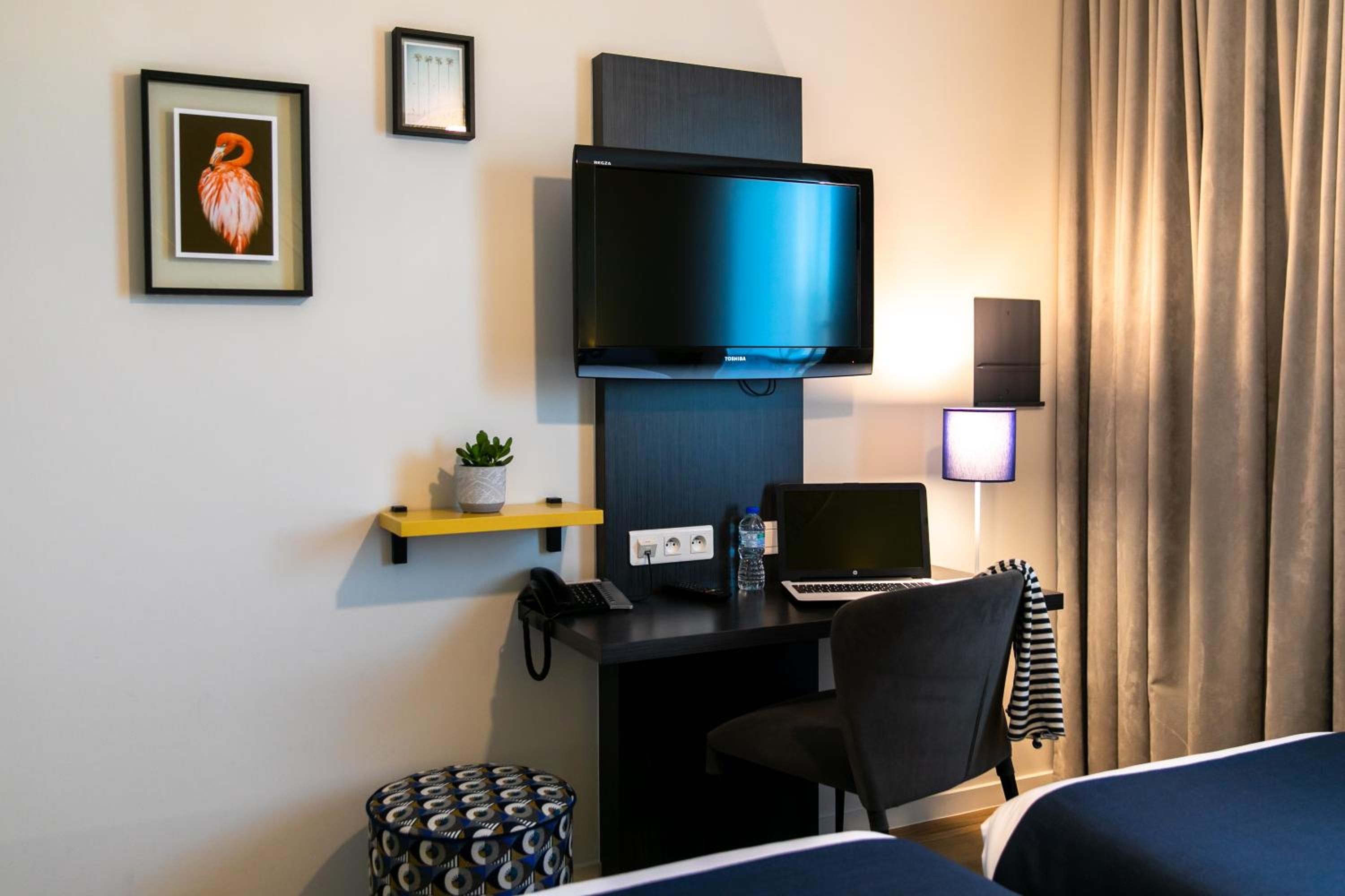 Standard Twin Room - Photo 4