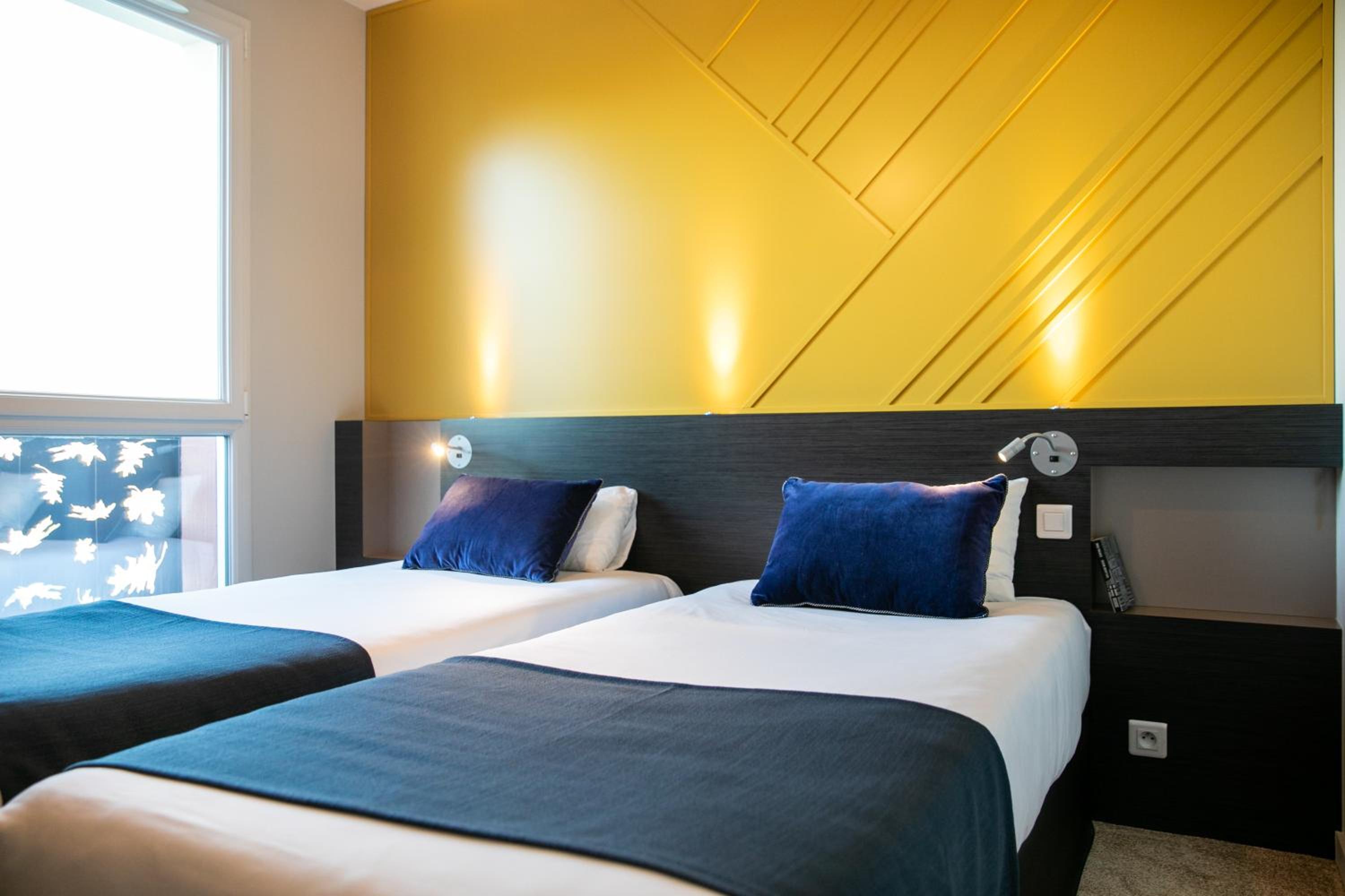 Standard Twin Room - Photo 3