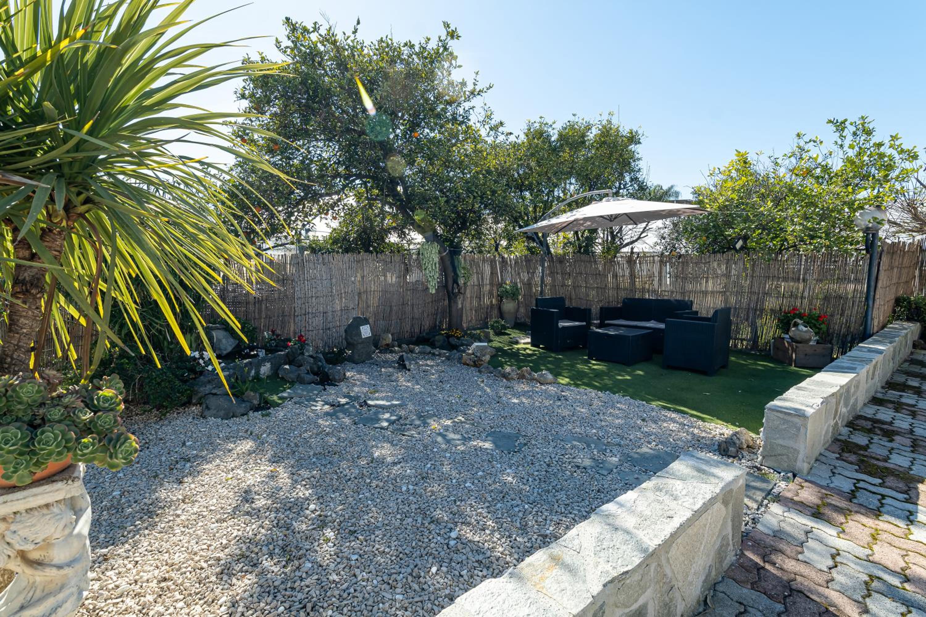 Double Room with Balcony (3 Adults) - Photo 2
