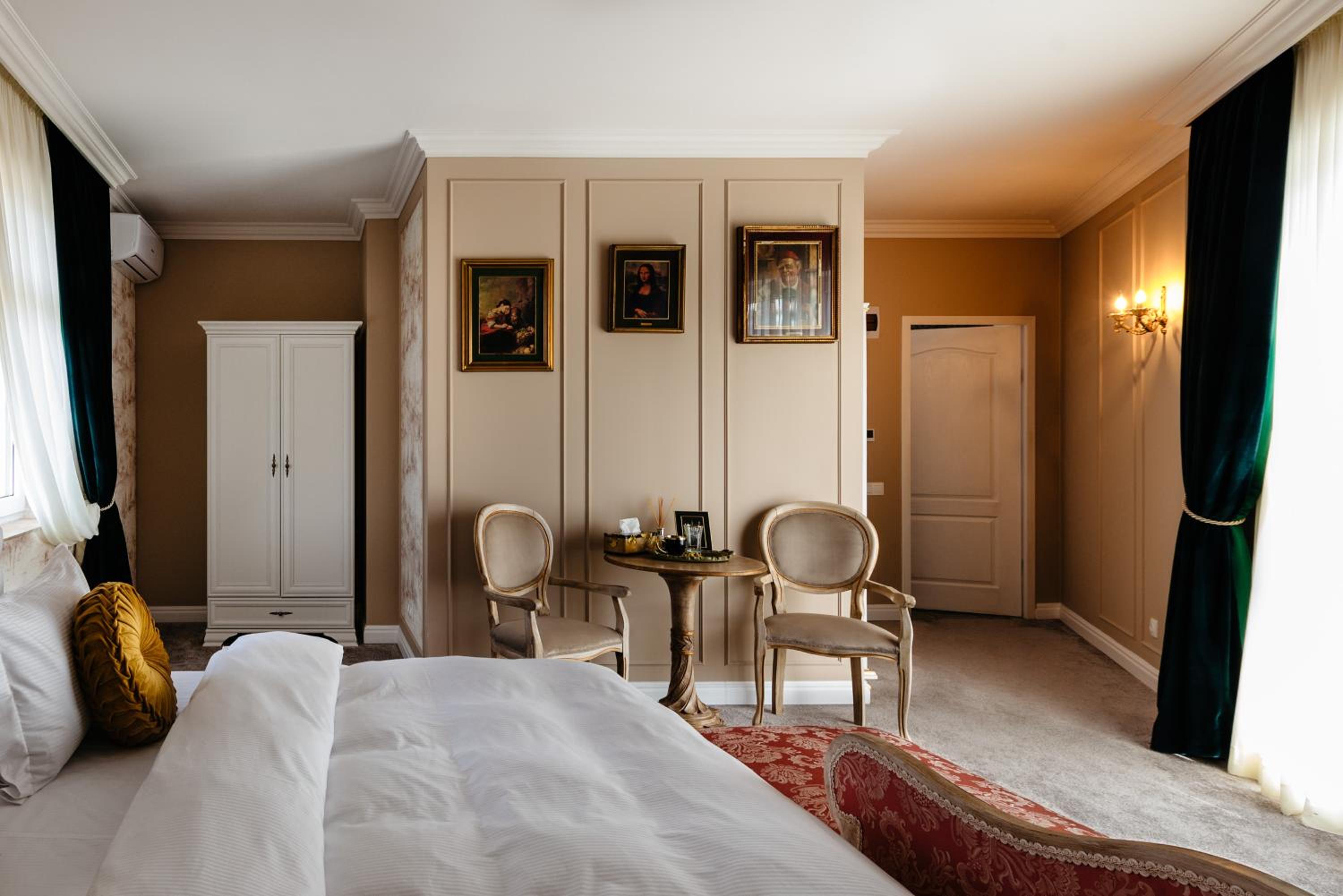 Double Room with Balcony - Photo 6