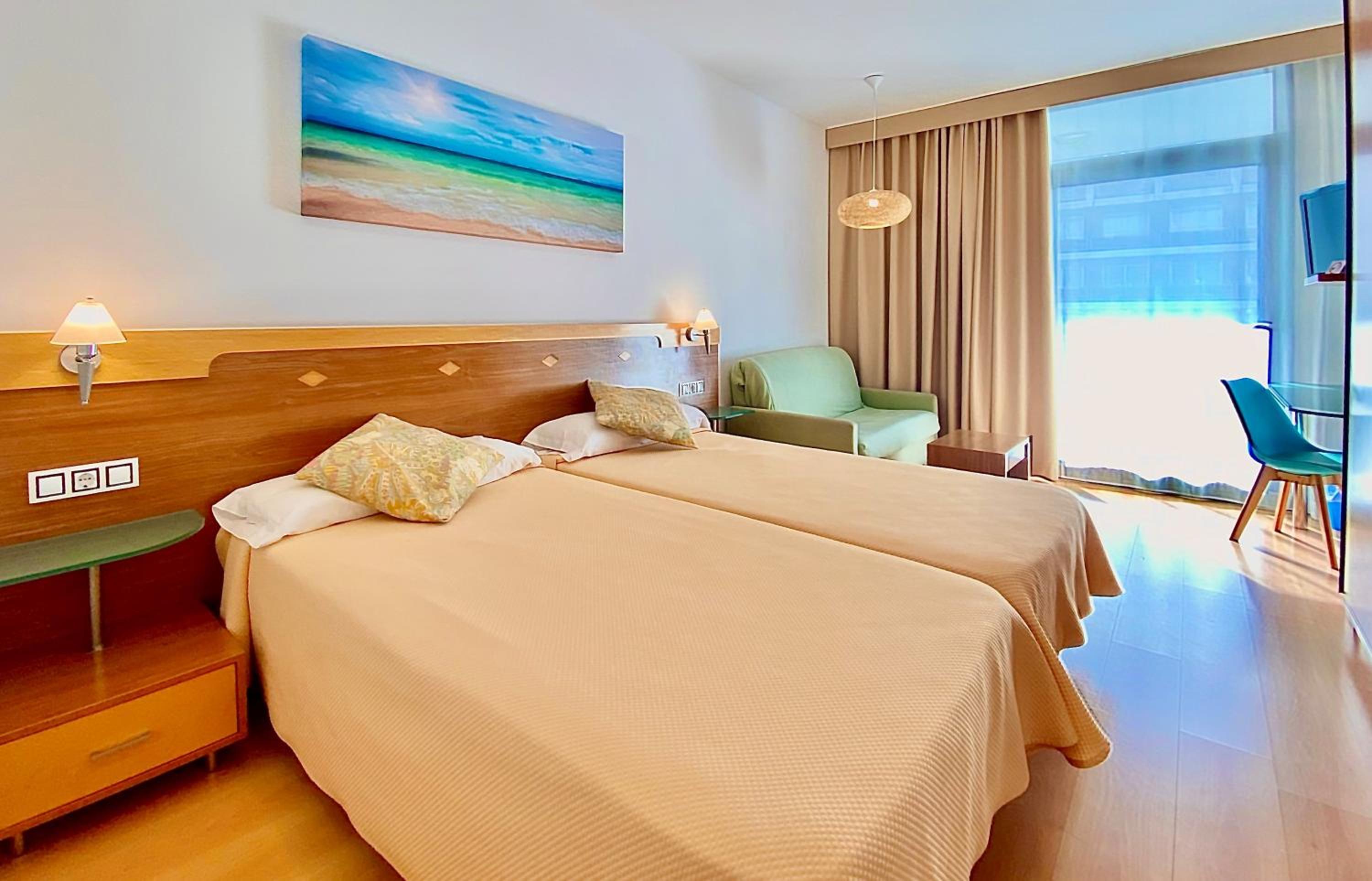 Habitación Cuádruple con Vista al Mar