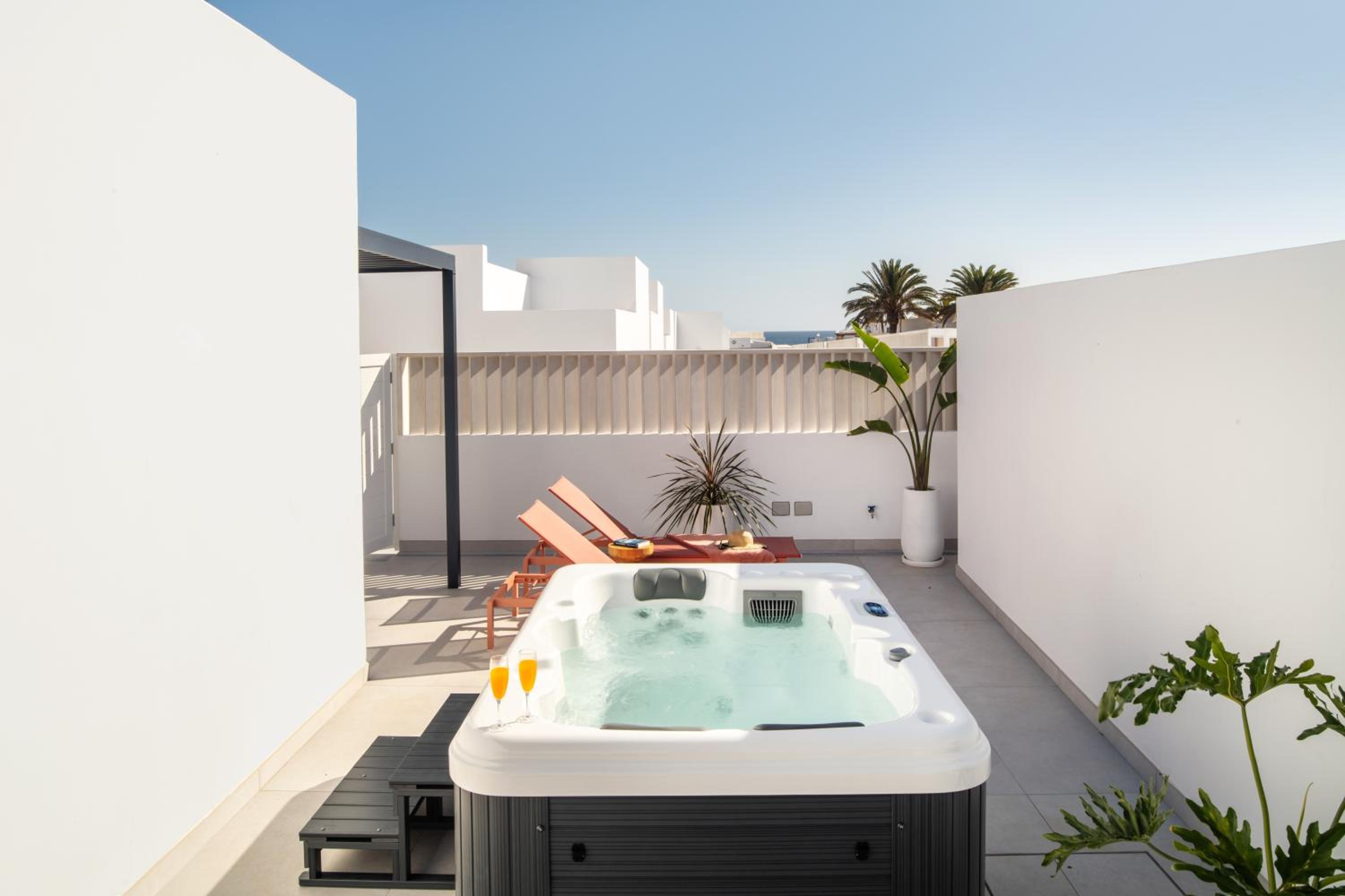 One-Bedroom Apartment with Bathub