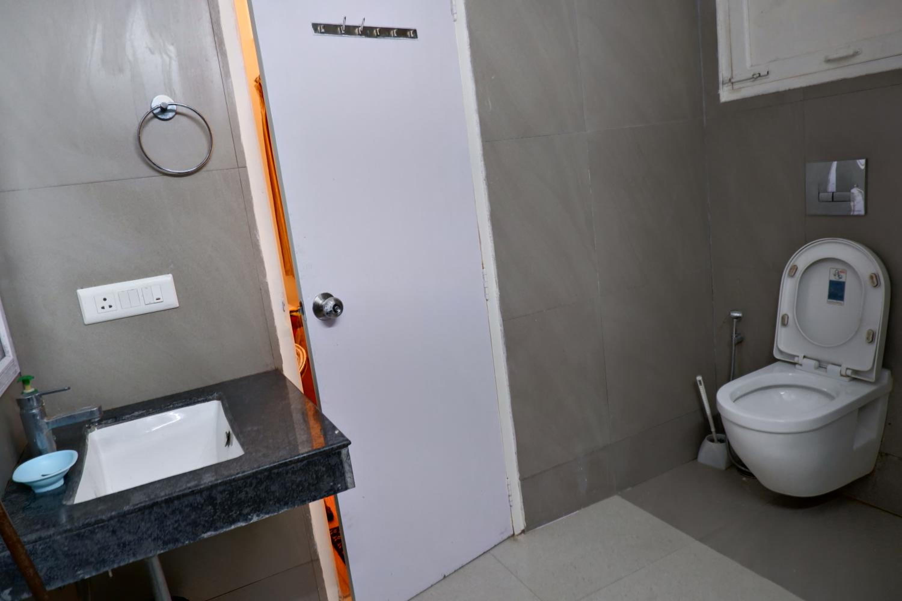Three-Bedroom Apartment - Photo 12