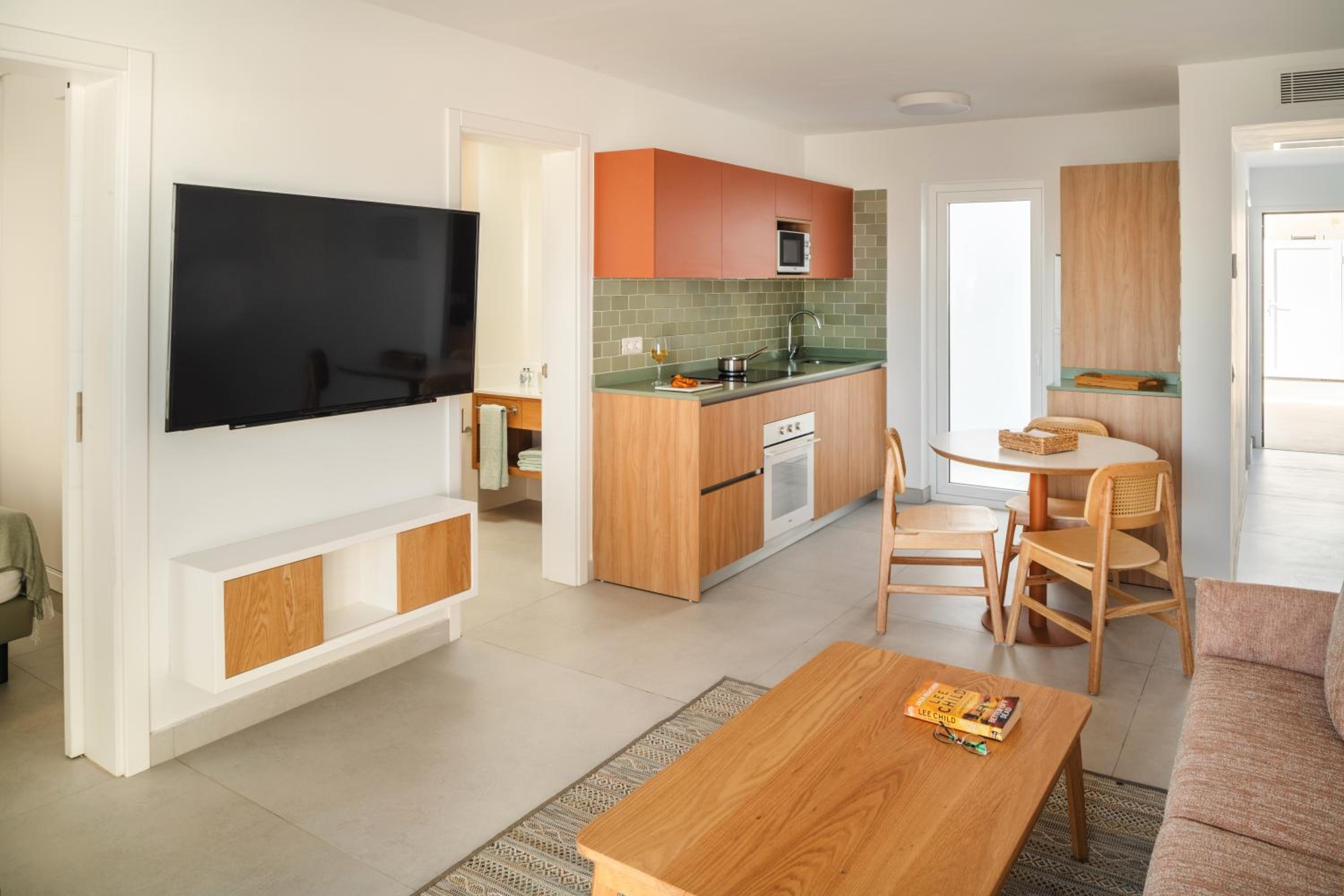 Apartamento de una habitación con bañera.
