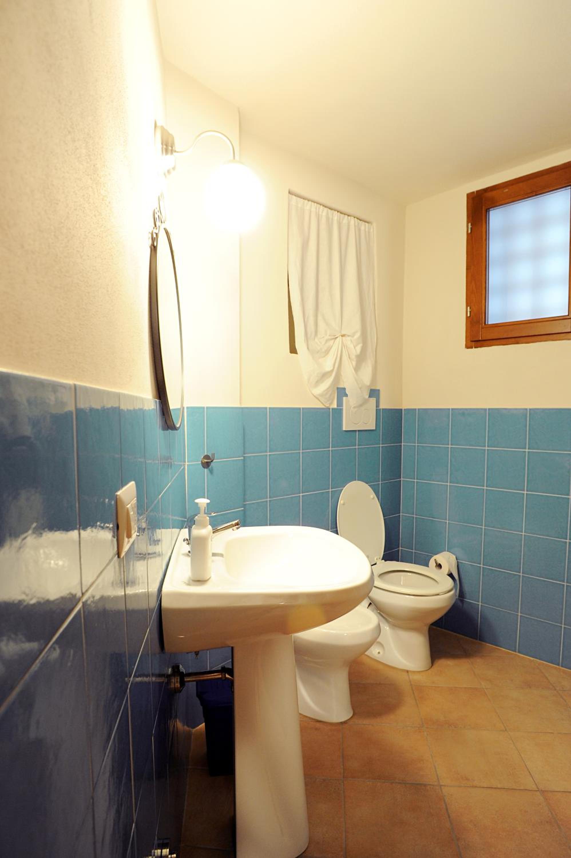 Quadruple Room - Photo 11
