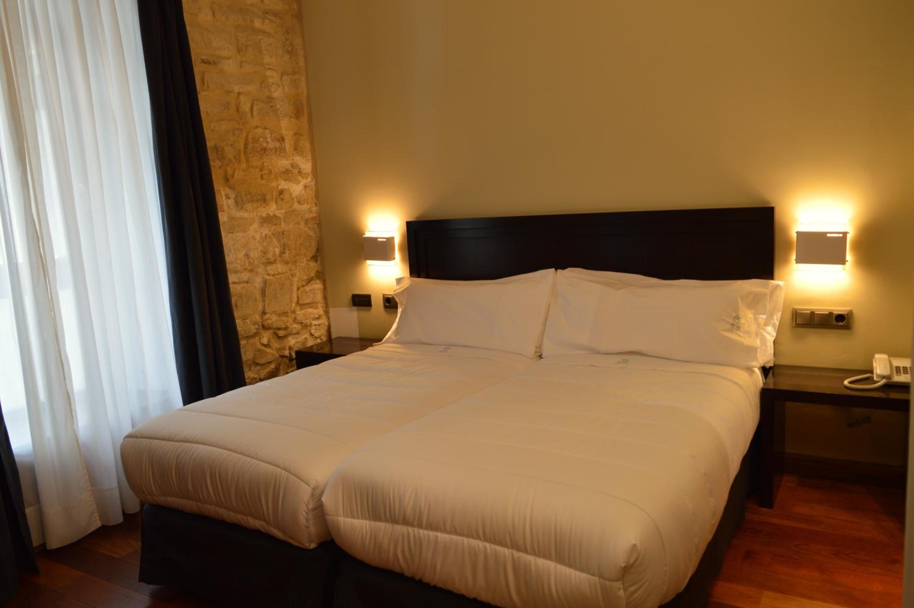 Twin Room - Photo 10
