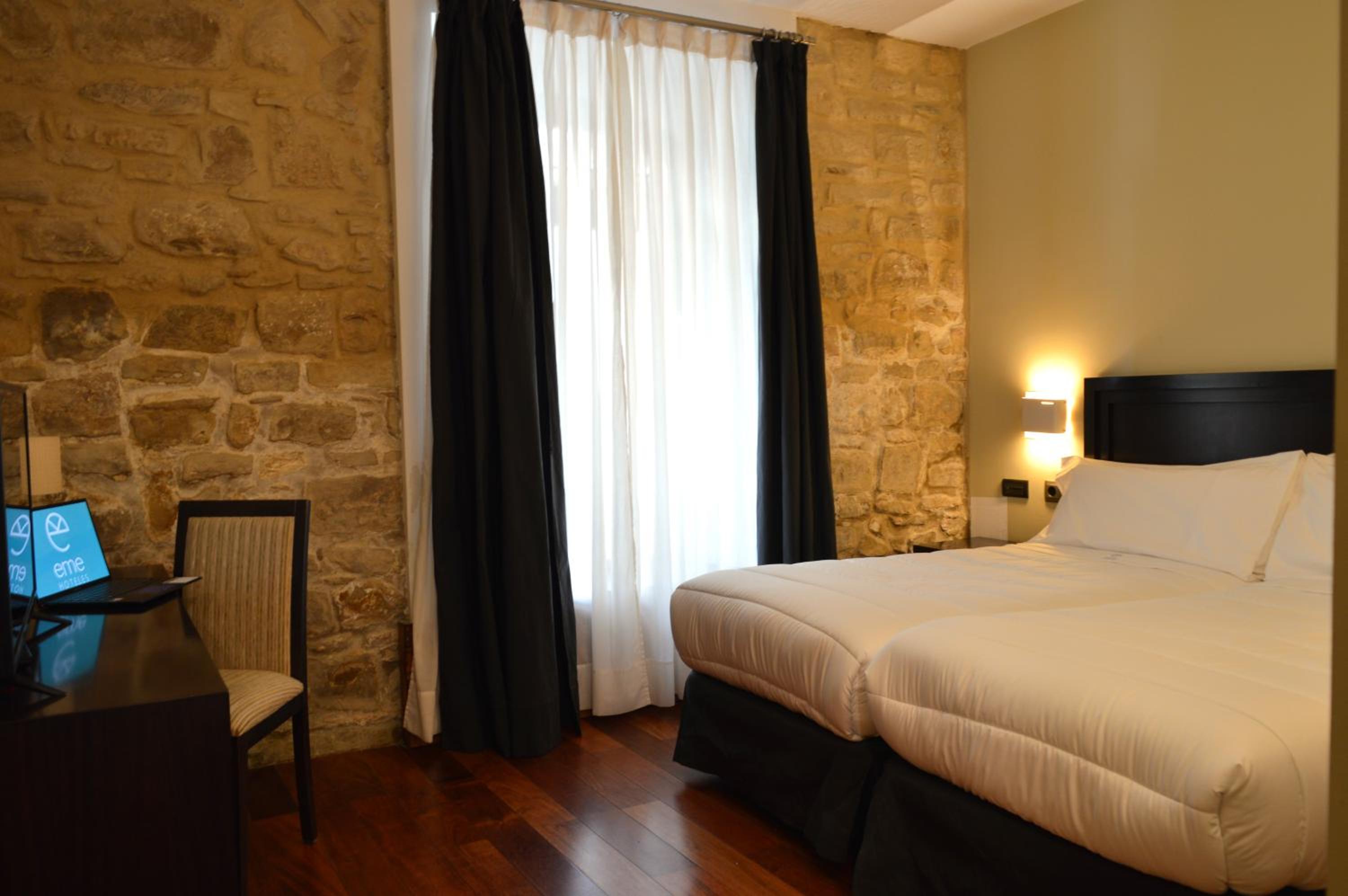 Twin Room - Photo 5