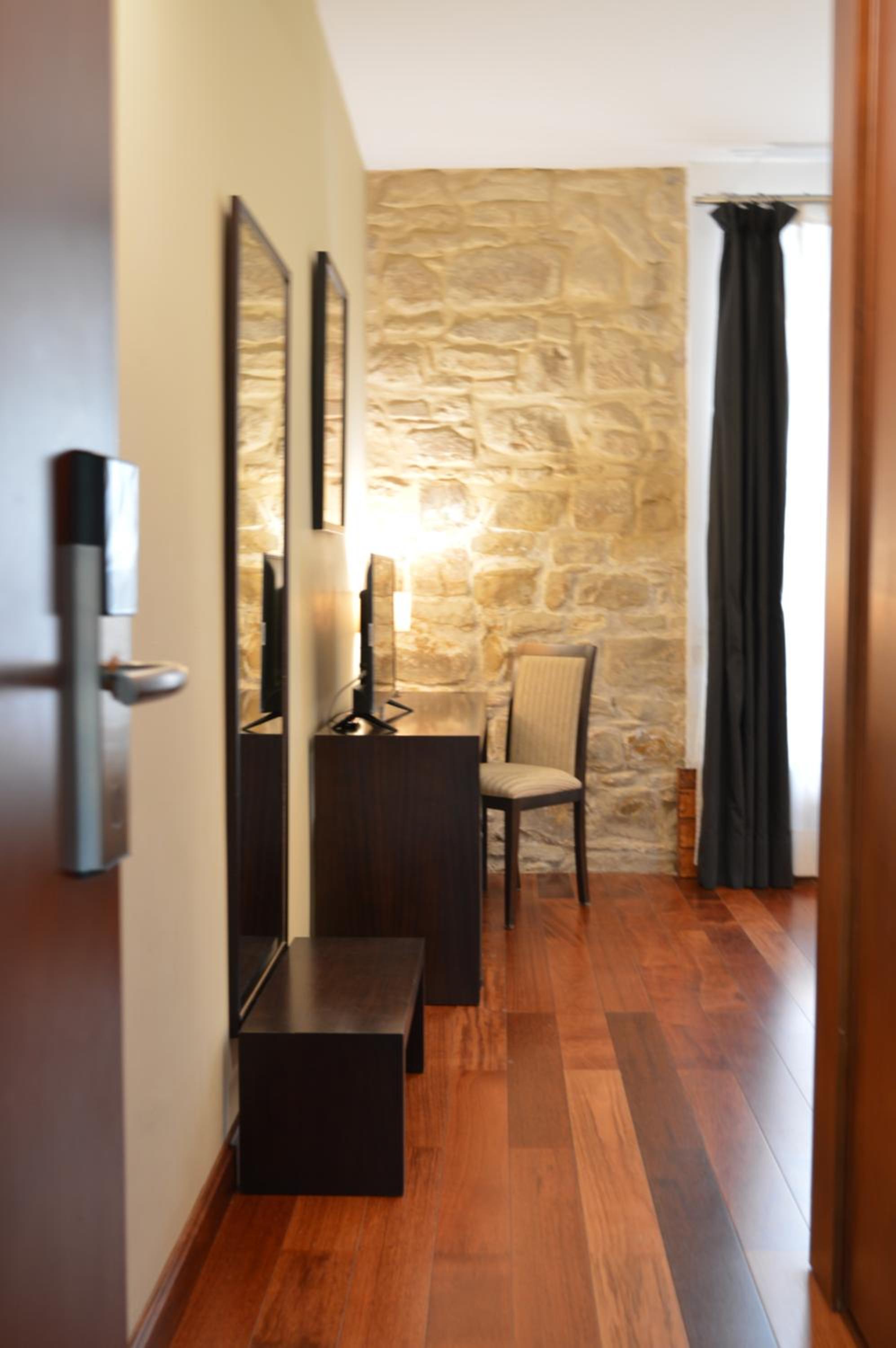 Twin Room - Photo 12