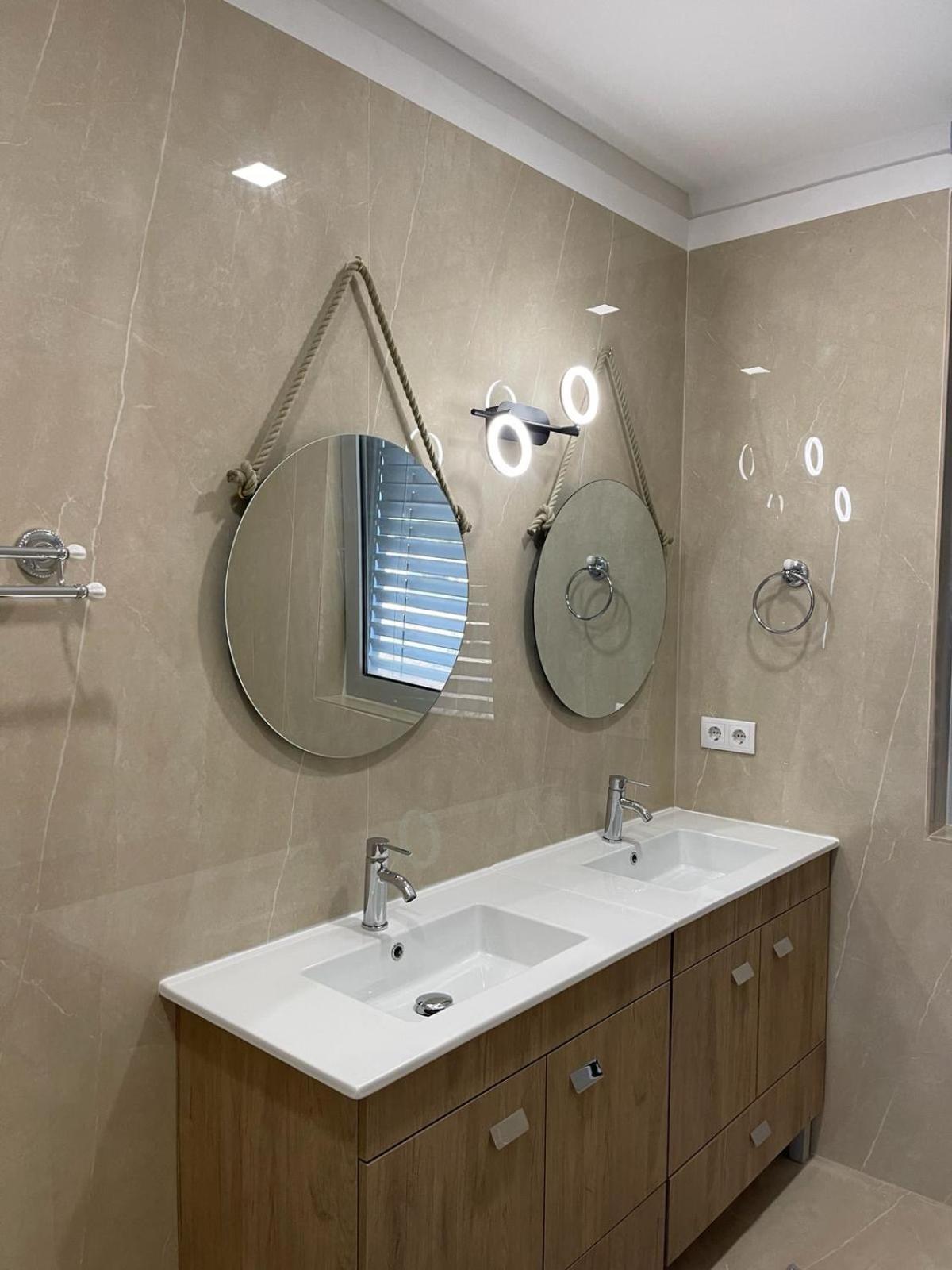 Basic Triple Room with Shared Bathroom photo 3