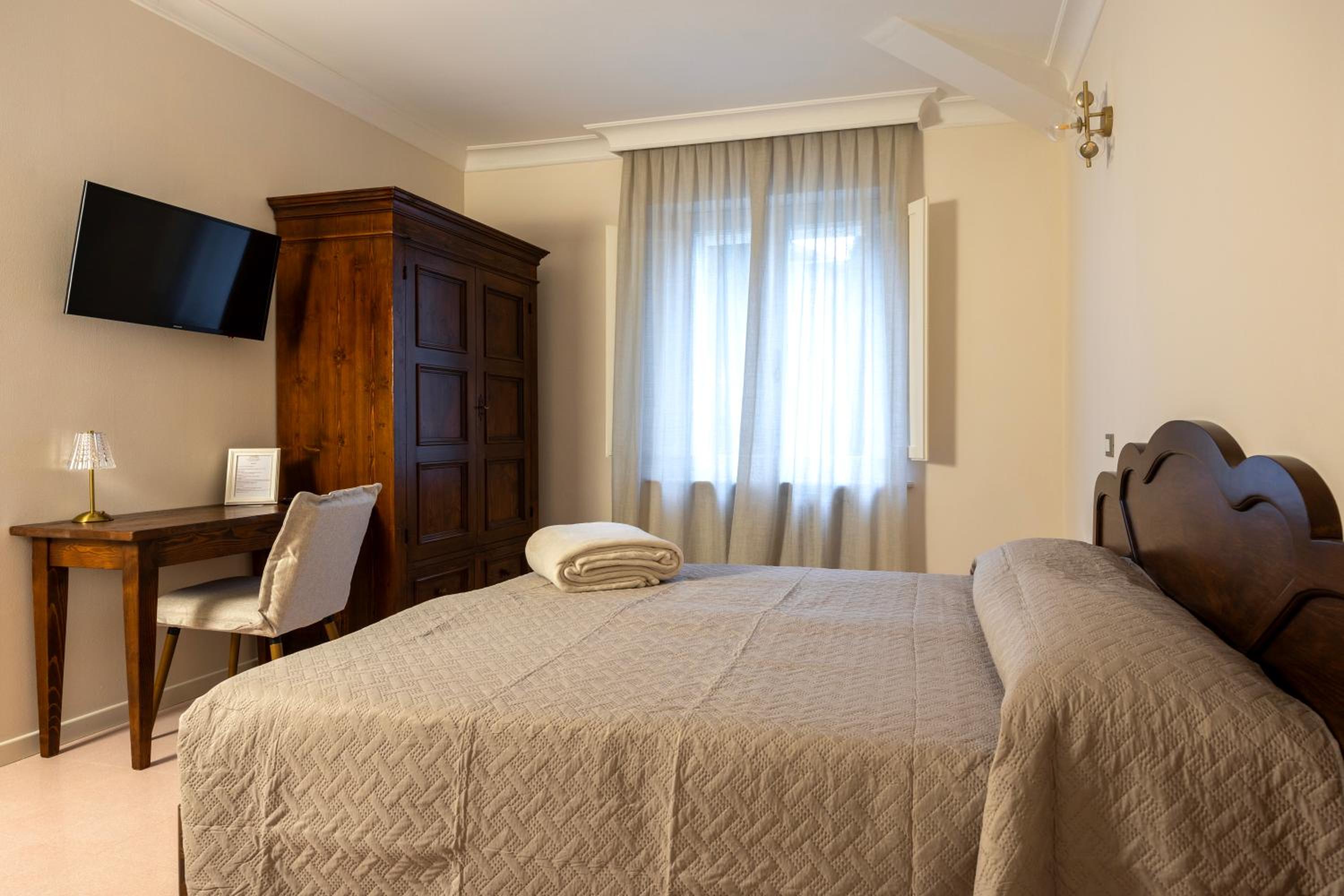 Large Double Room photo 3