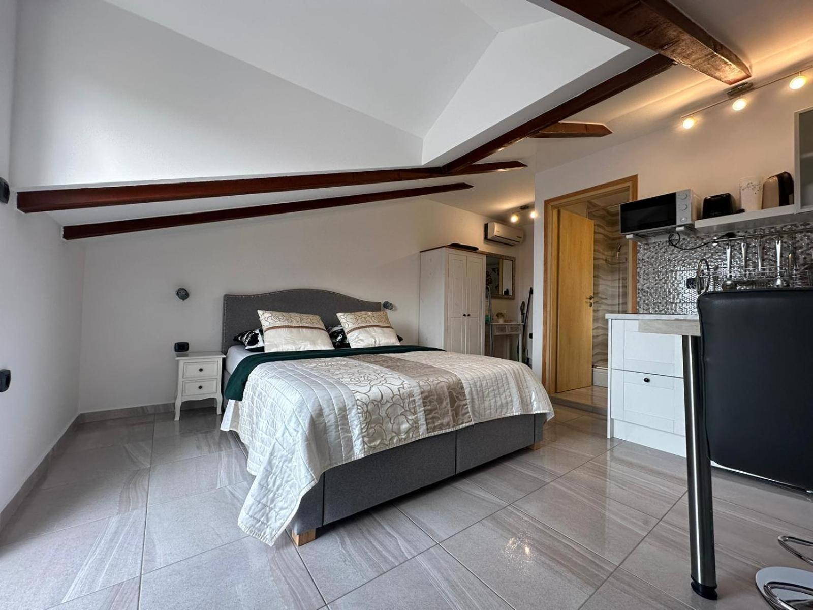 Studio with Sea View