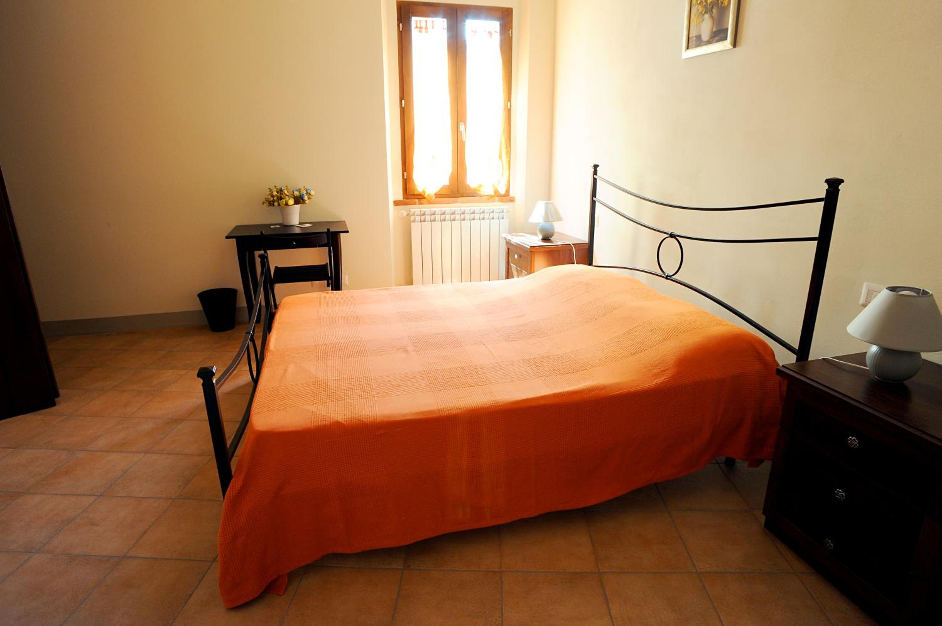 One-Bedroom Apartment - Photo 1