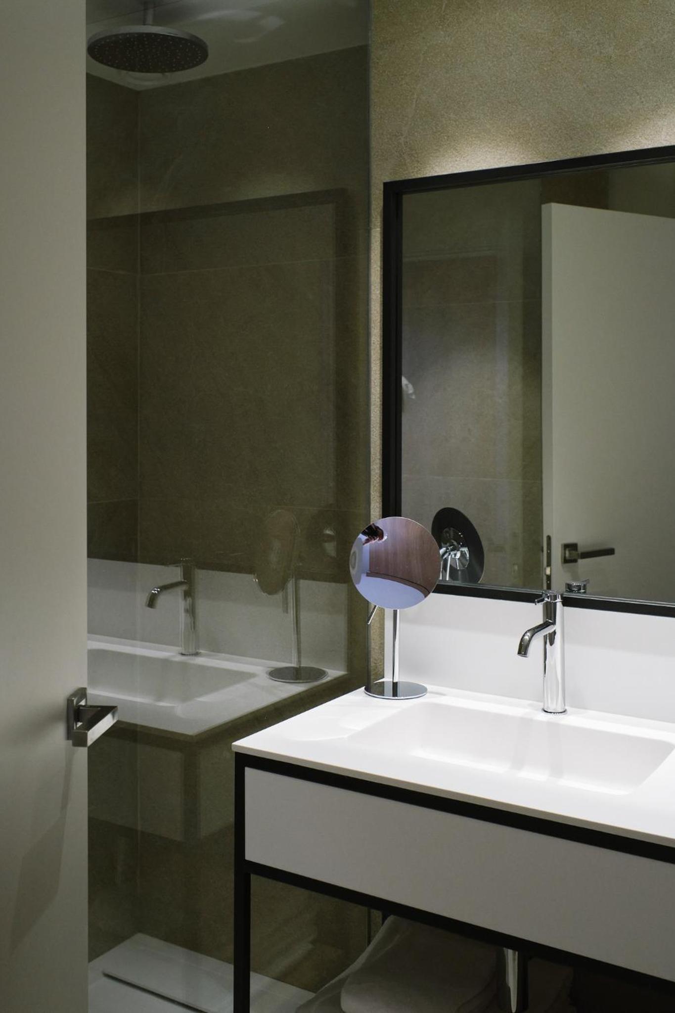 One Bedroom Suite with Hot Tub at Penthouse