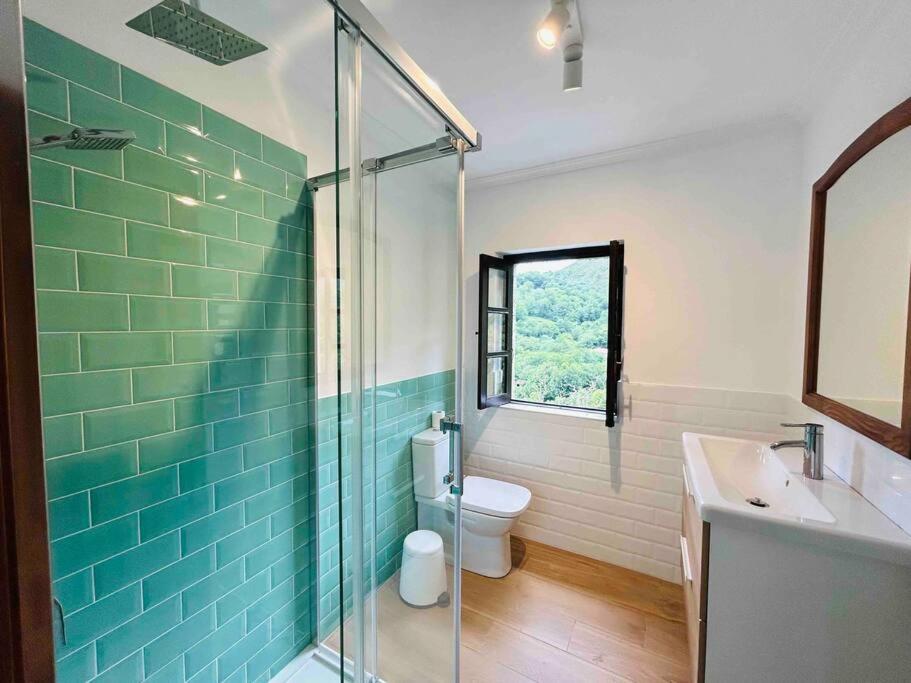 Five-Bedroom House photo 2