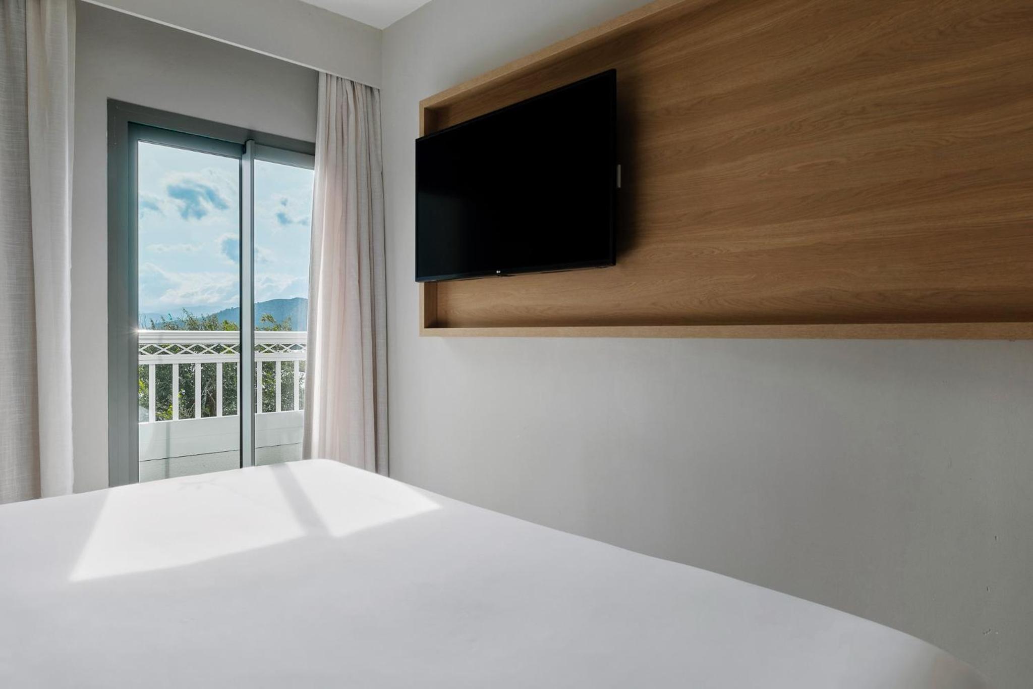 One bedroom suite with balcony  - Photo 9