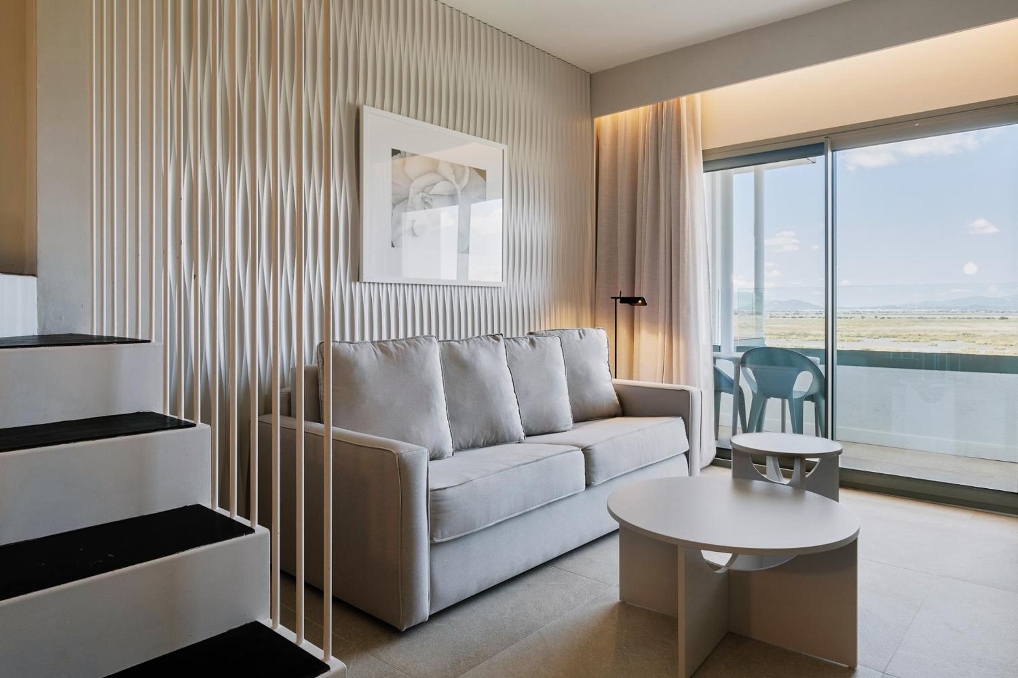 One Bedroom Suite with Hot Tub at Penthouse - Photo 8