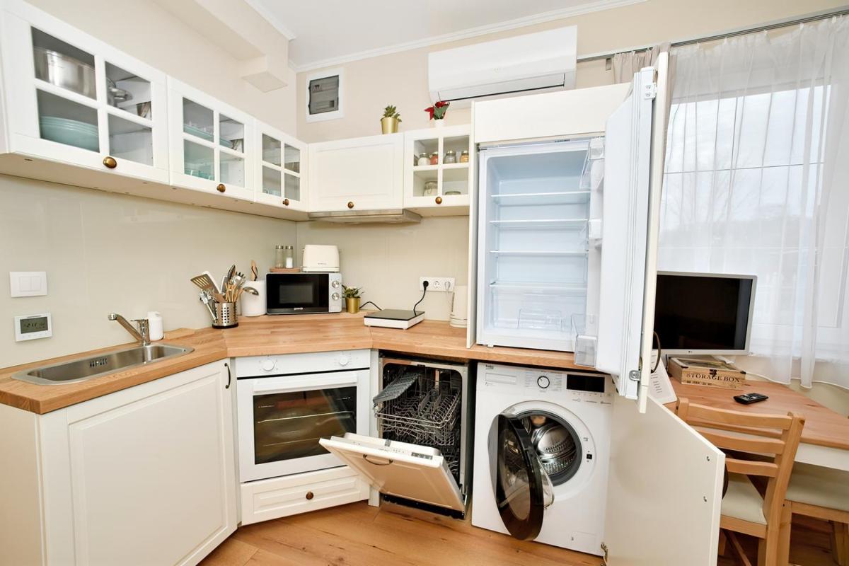 One-Bedroom Standard Apartment photo 1
