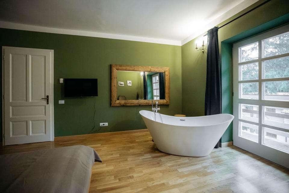 Deluxe Double Room with Balcony photo 2