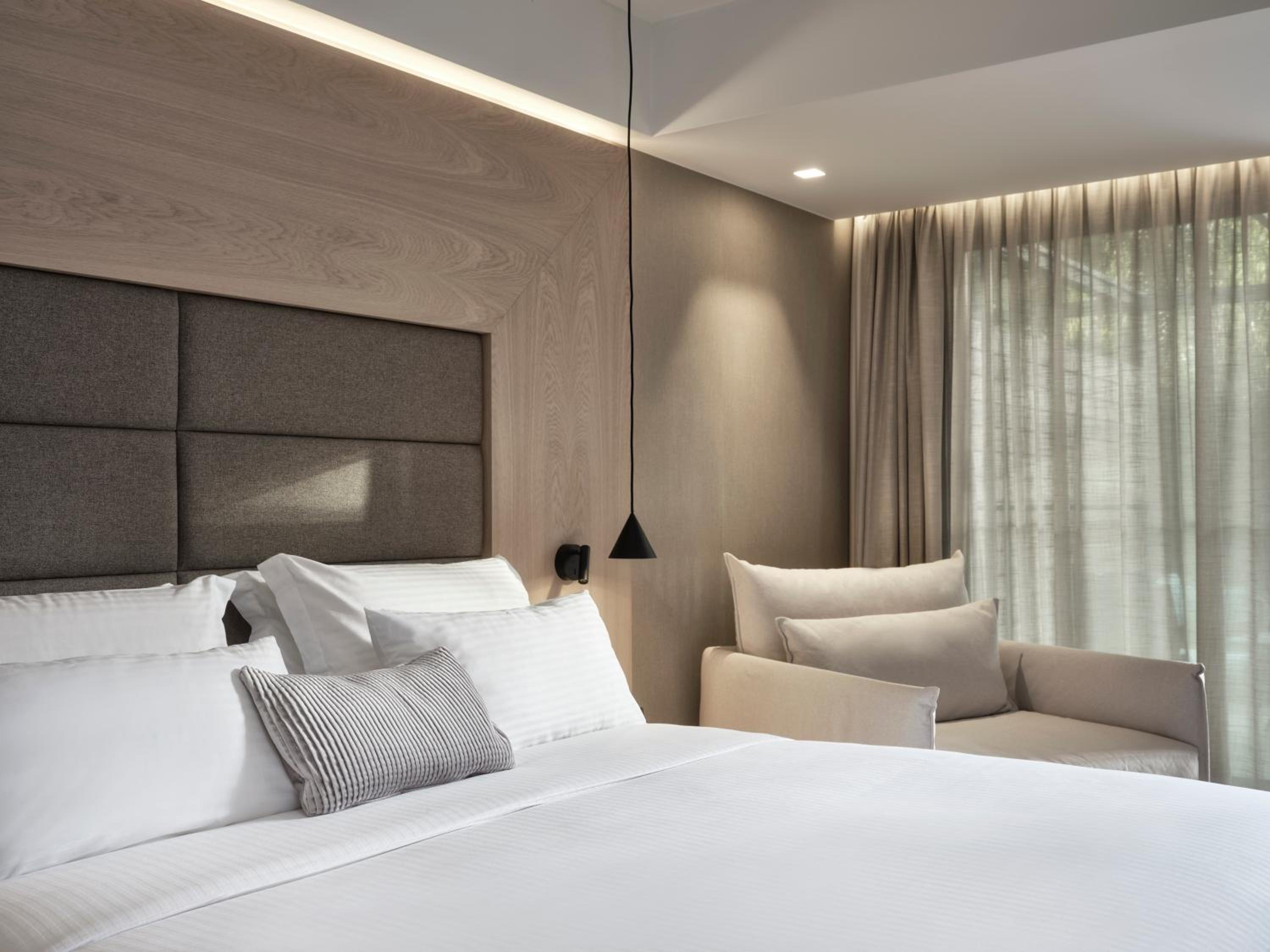 Deluxe Double Room with Terrace thumbnail 6