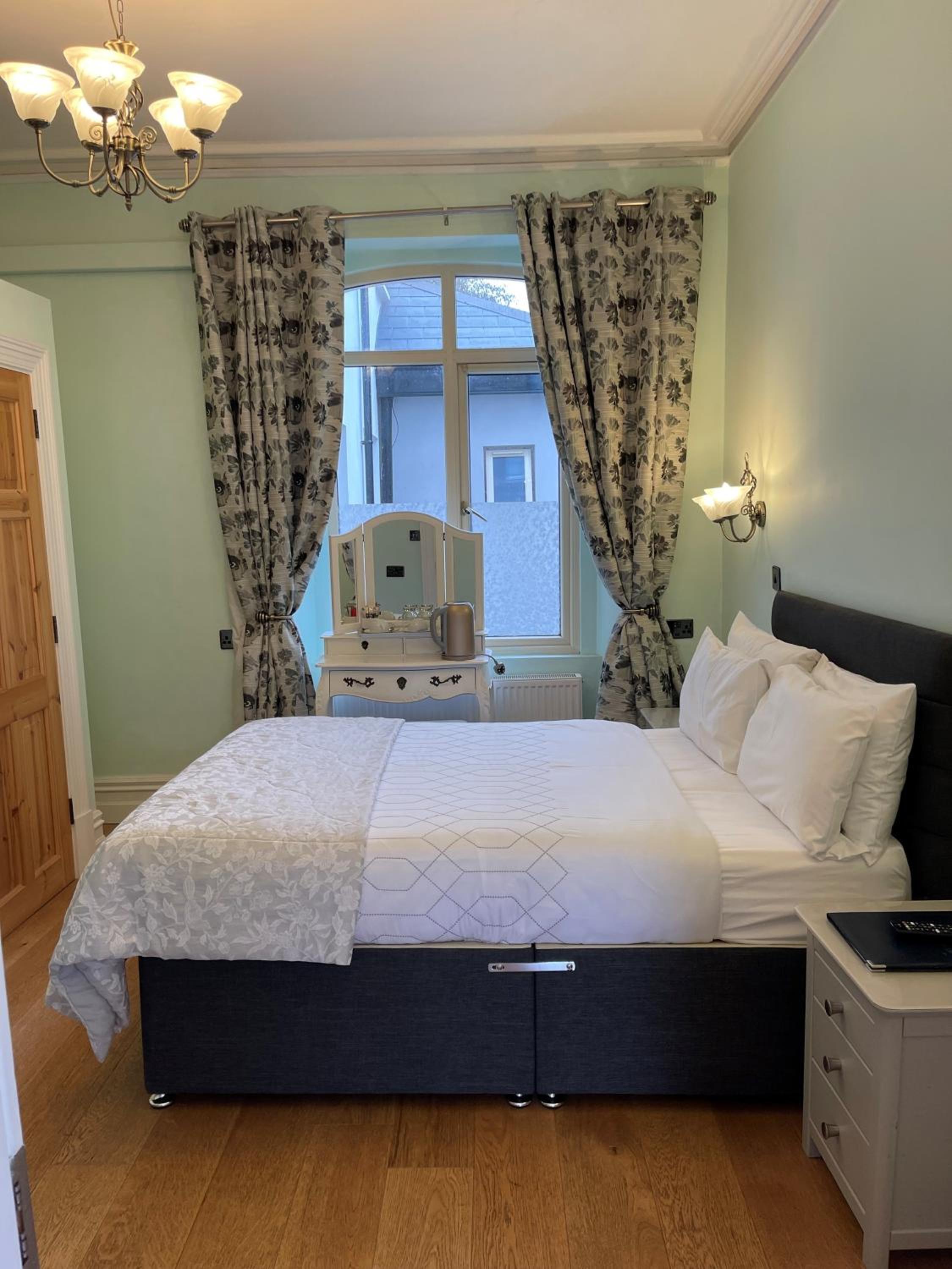 Deluxe Double Room - Photo 10