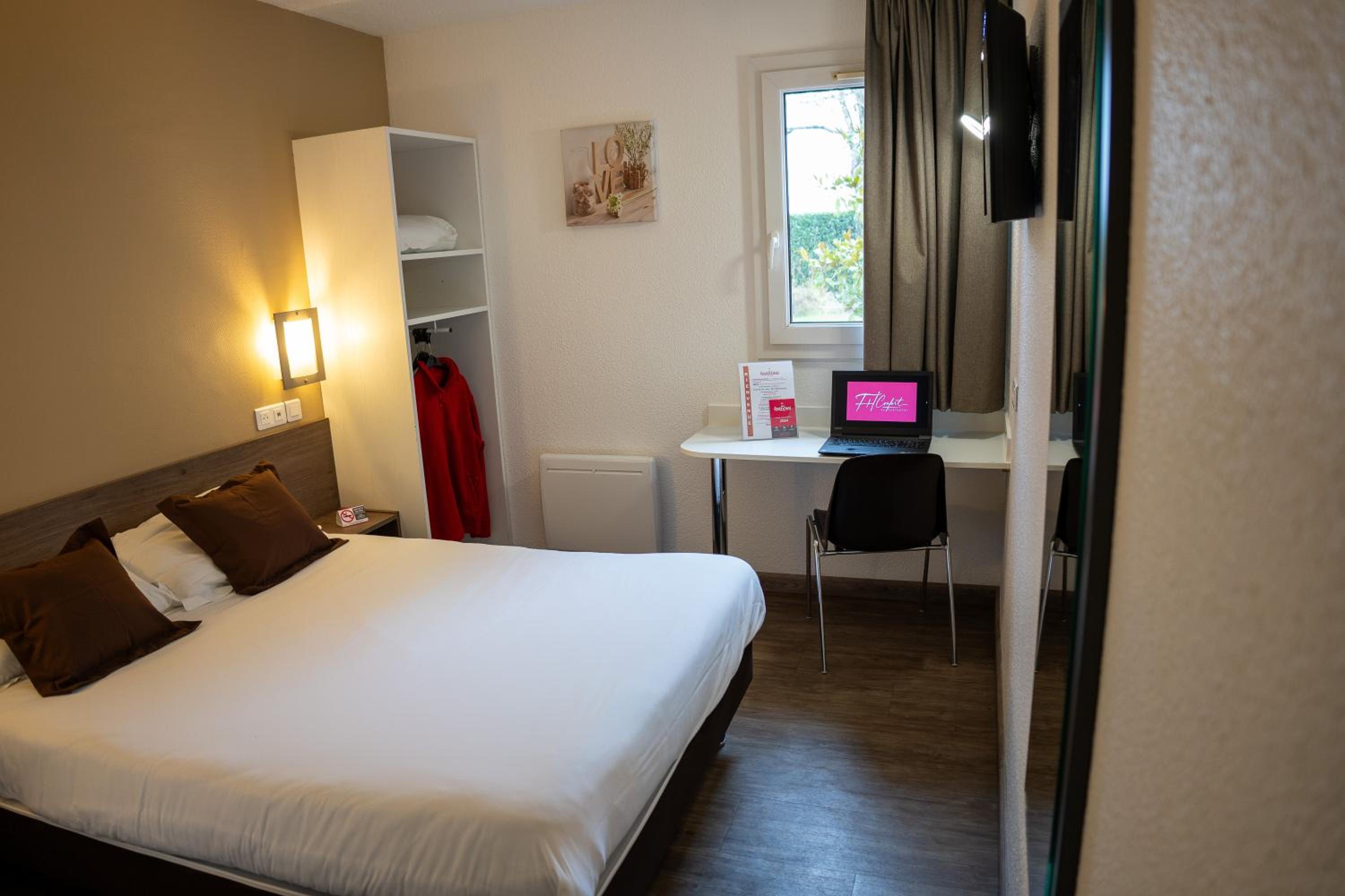 Double Room with Air-Conditioning - Photo 8