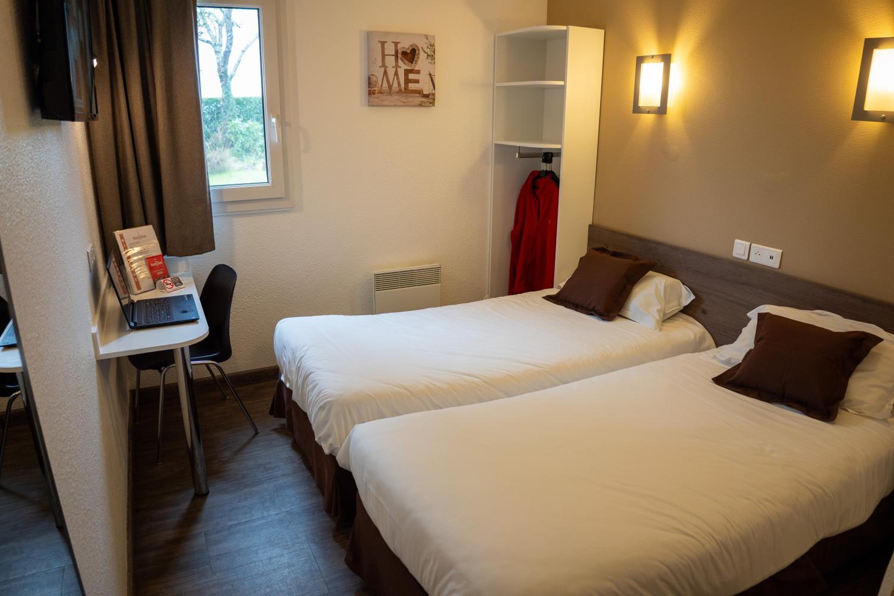 Twin Room - Photo 5