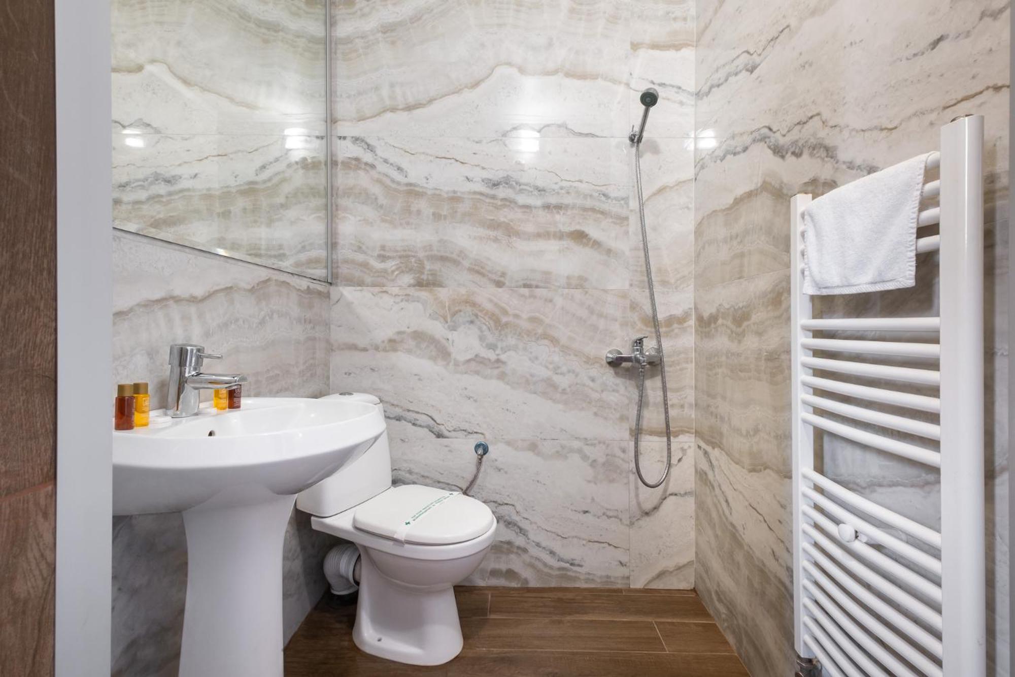 Double Room Comfort Plus (2 Adults + 1 Child) - annex building  photo 3