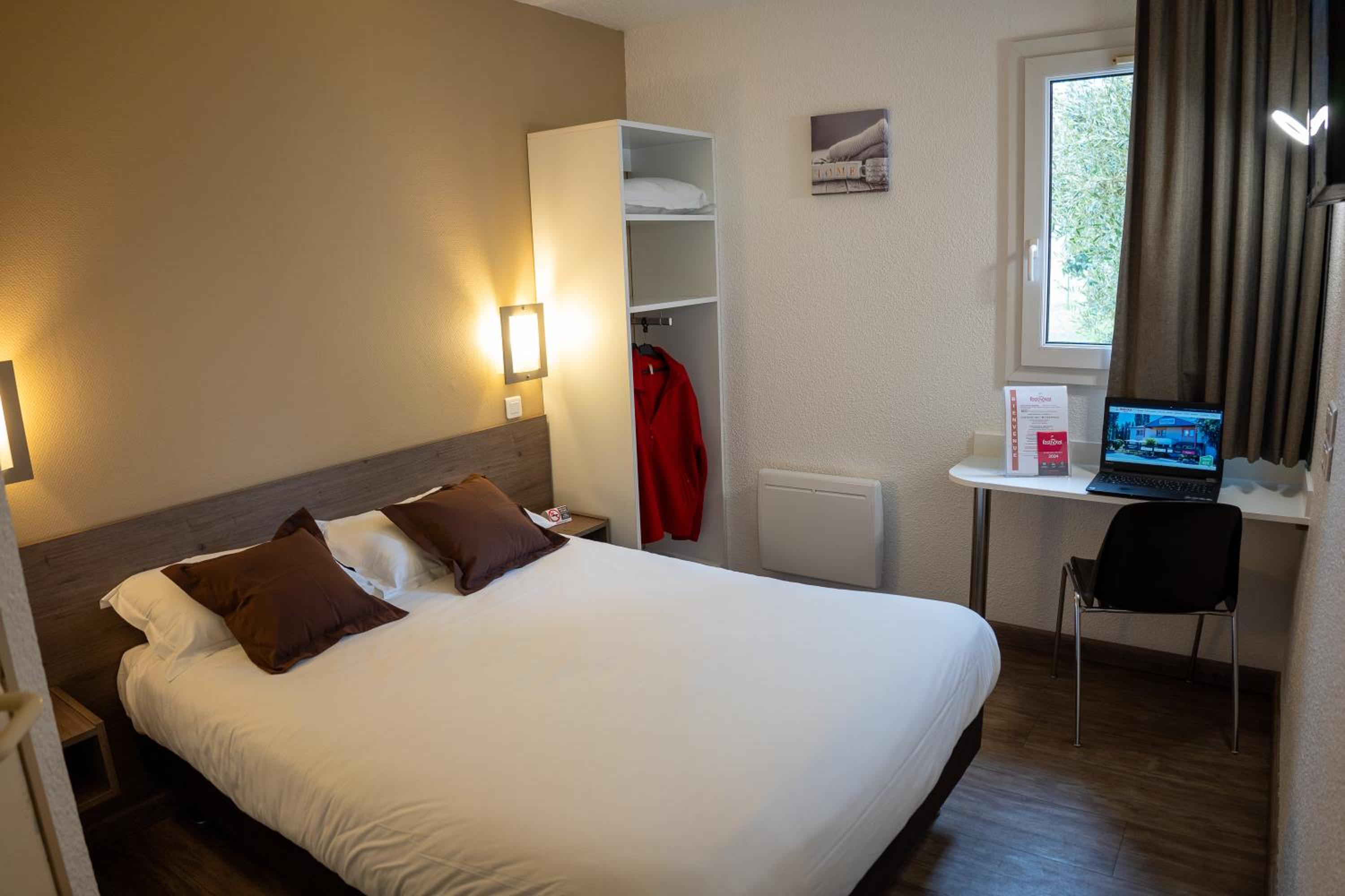 Double Room with Air-Conditioning - Photo 6