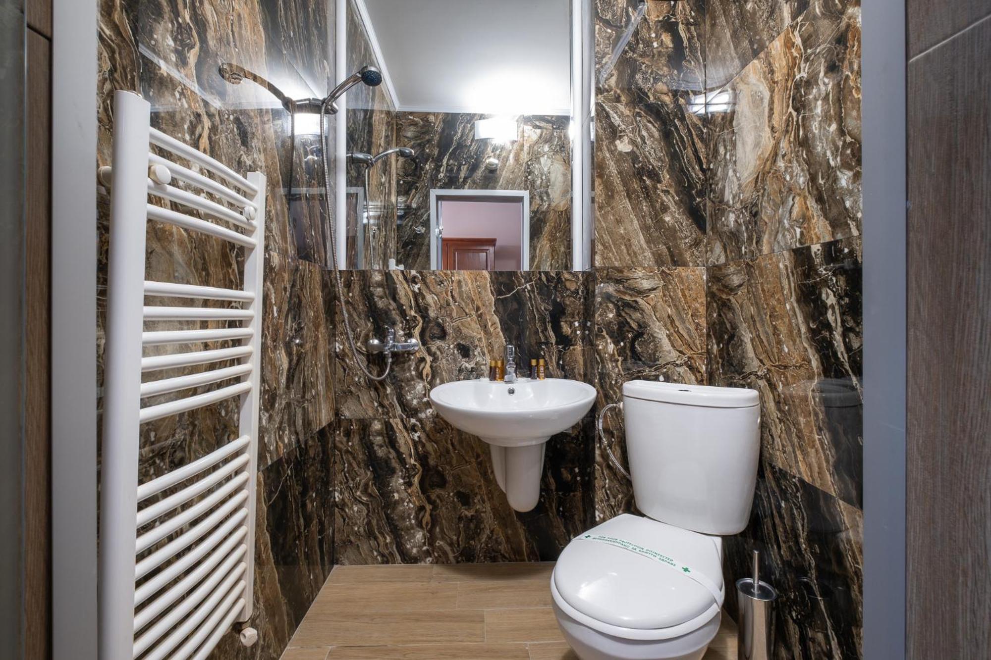 One-Bedroom Apartment Comfort - annex building  photo 2