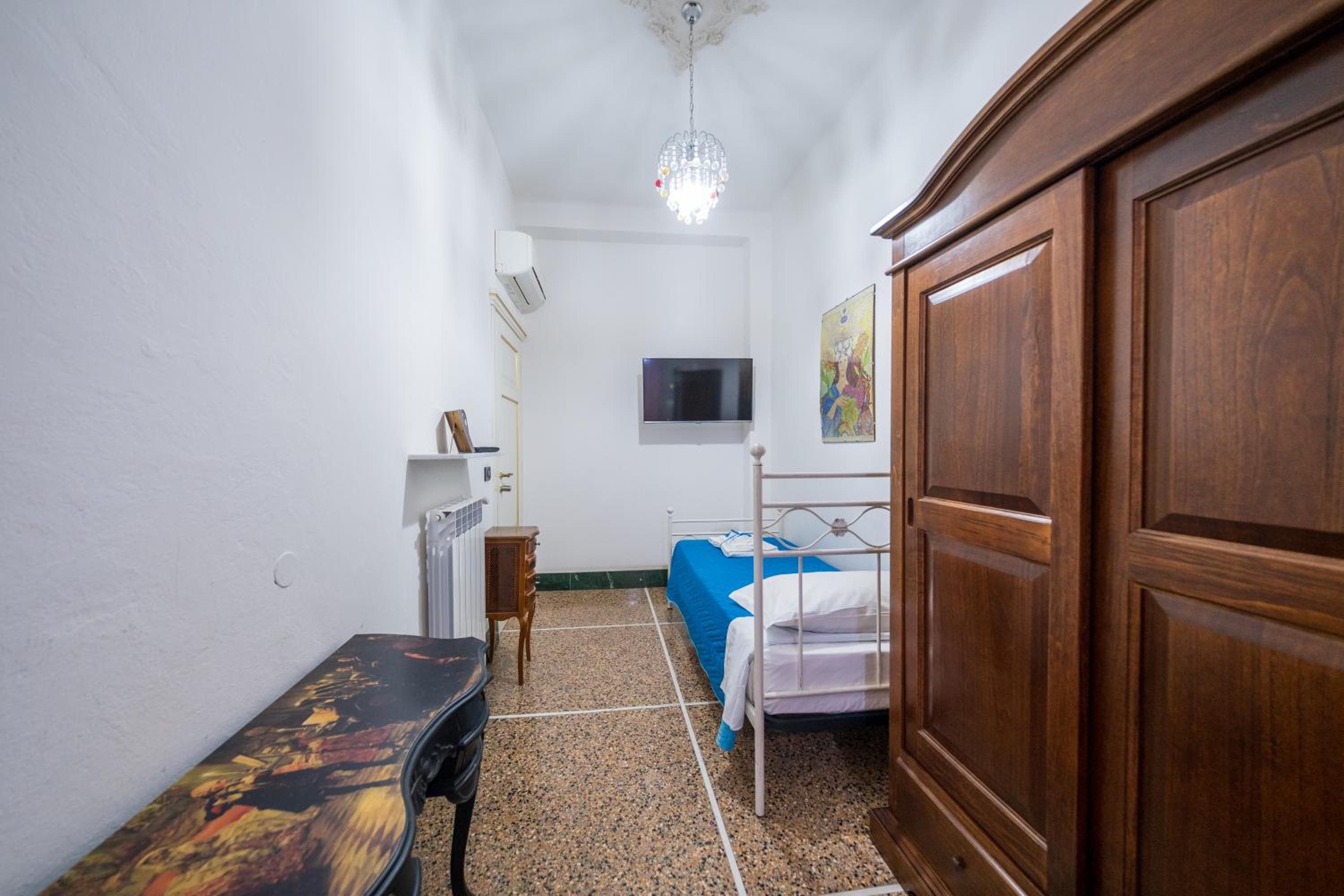 Single Room photo 2