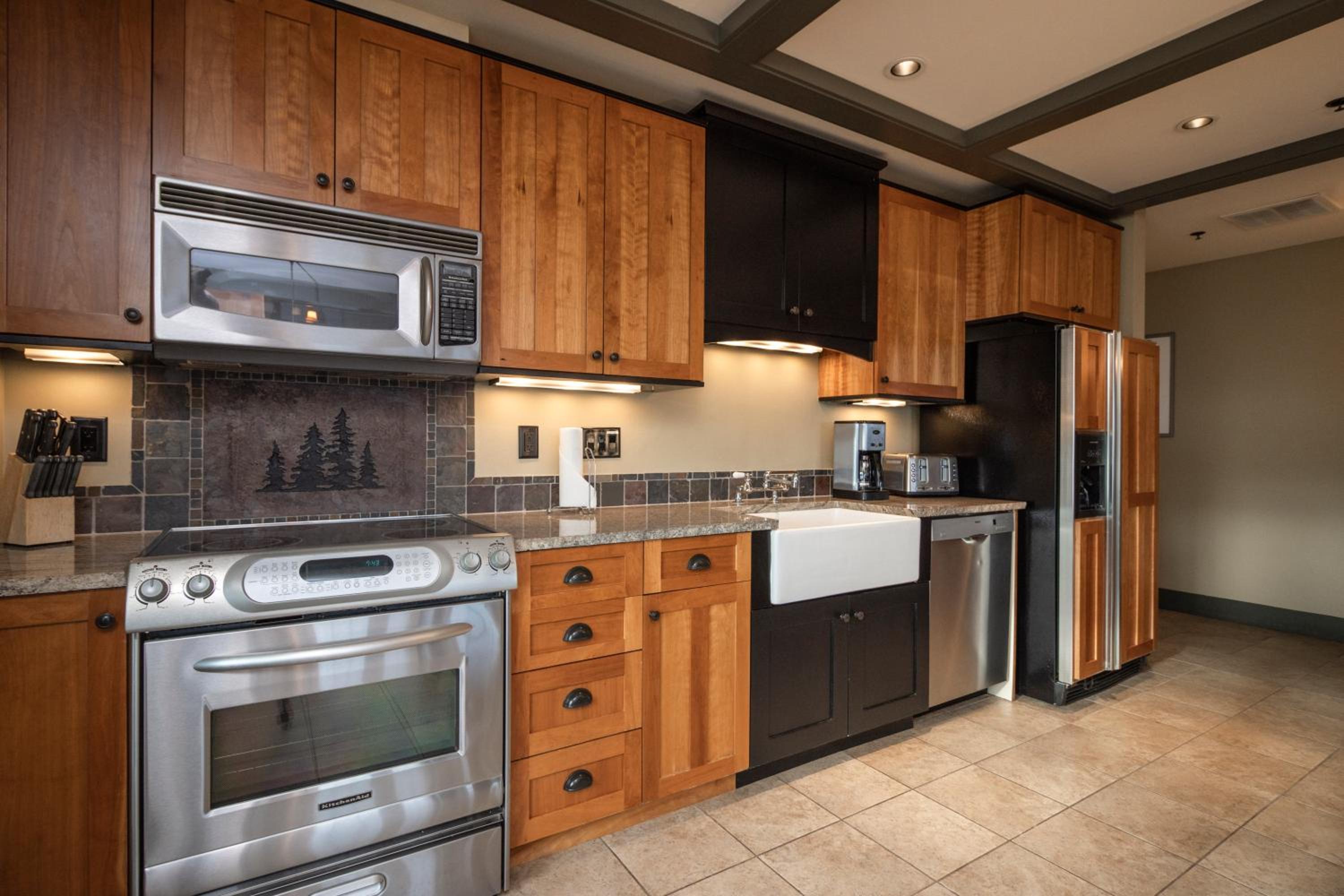 Lakeview Two Bedroom Suite photo 3