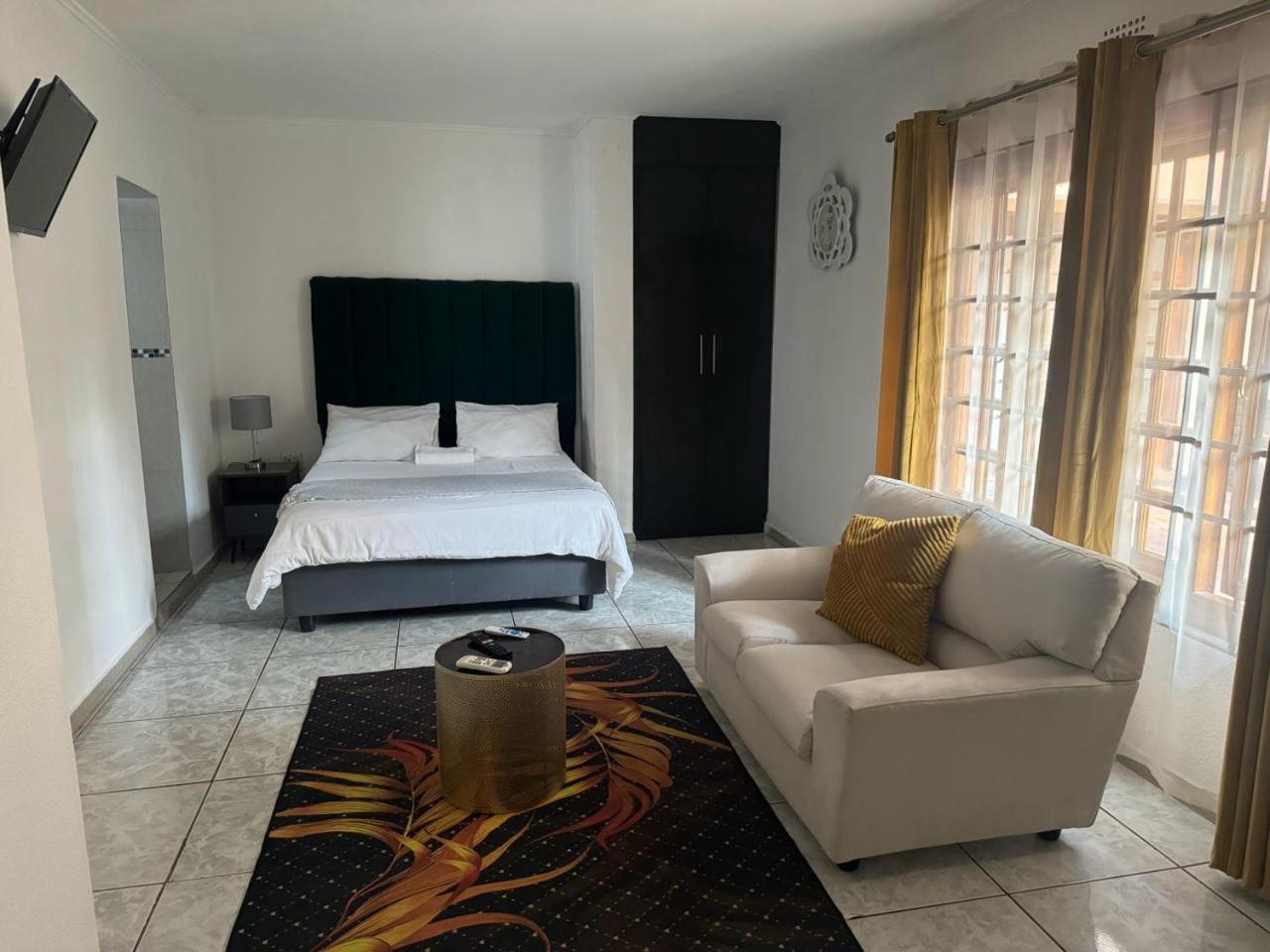 Deluxe Junior Suite photo 3