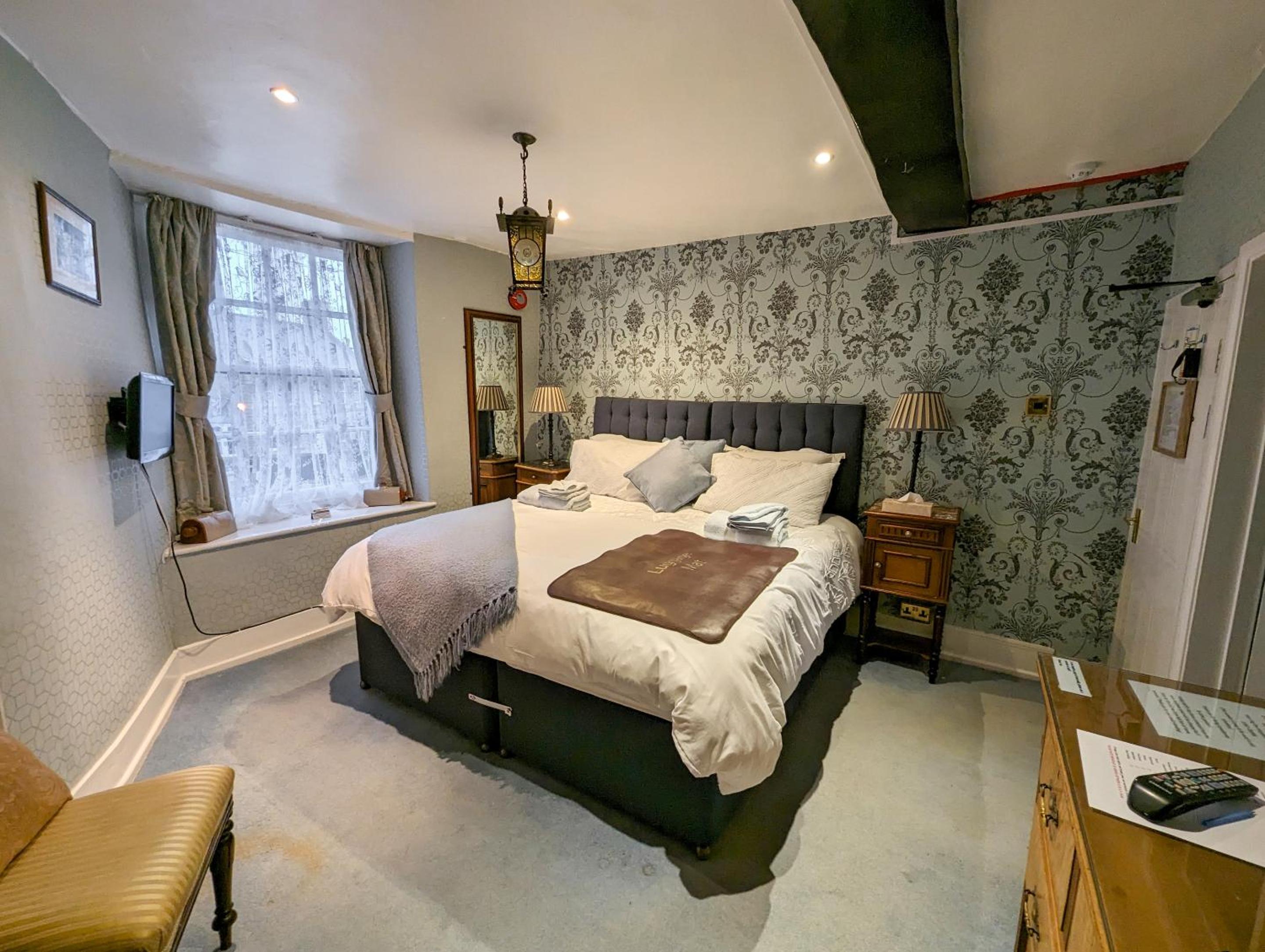 Double or Twin Room with Private Bathroom photo 1
