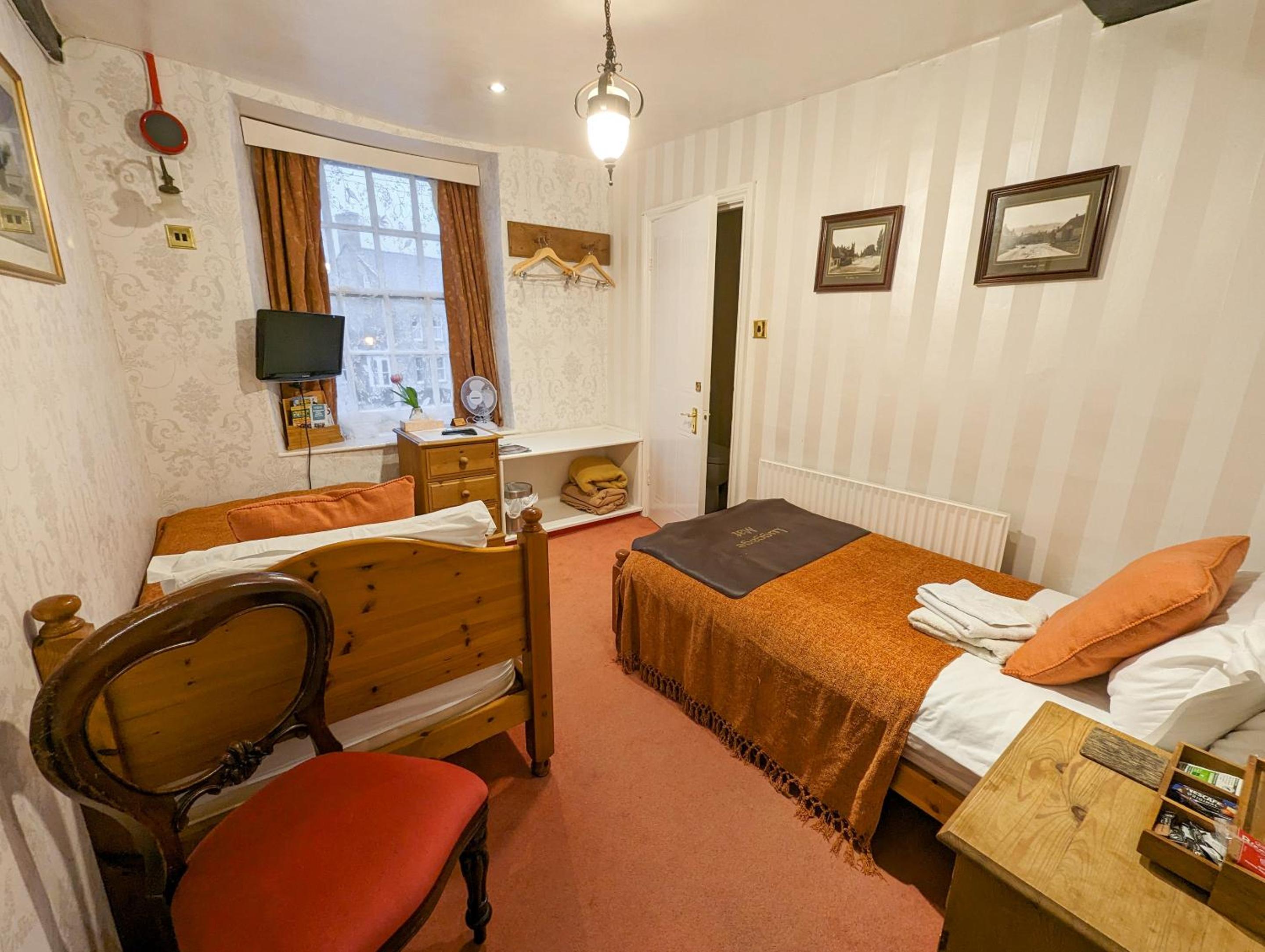 Standard Twin Room photo 2