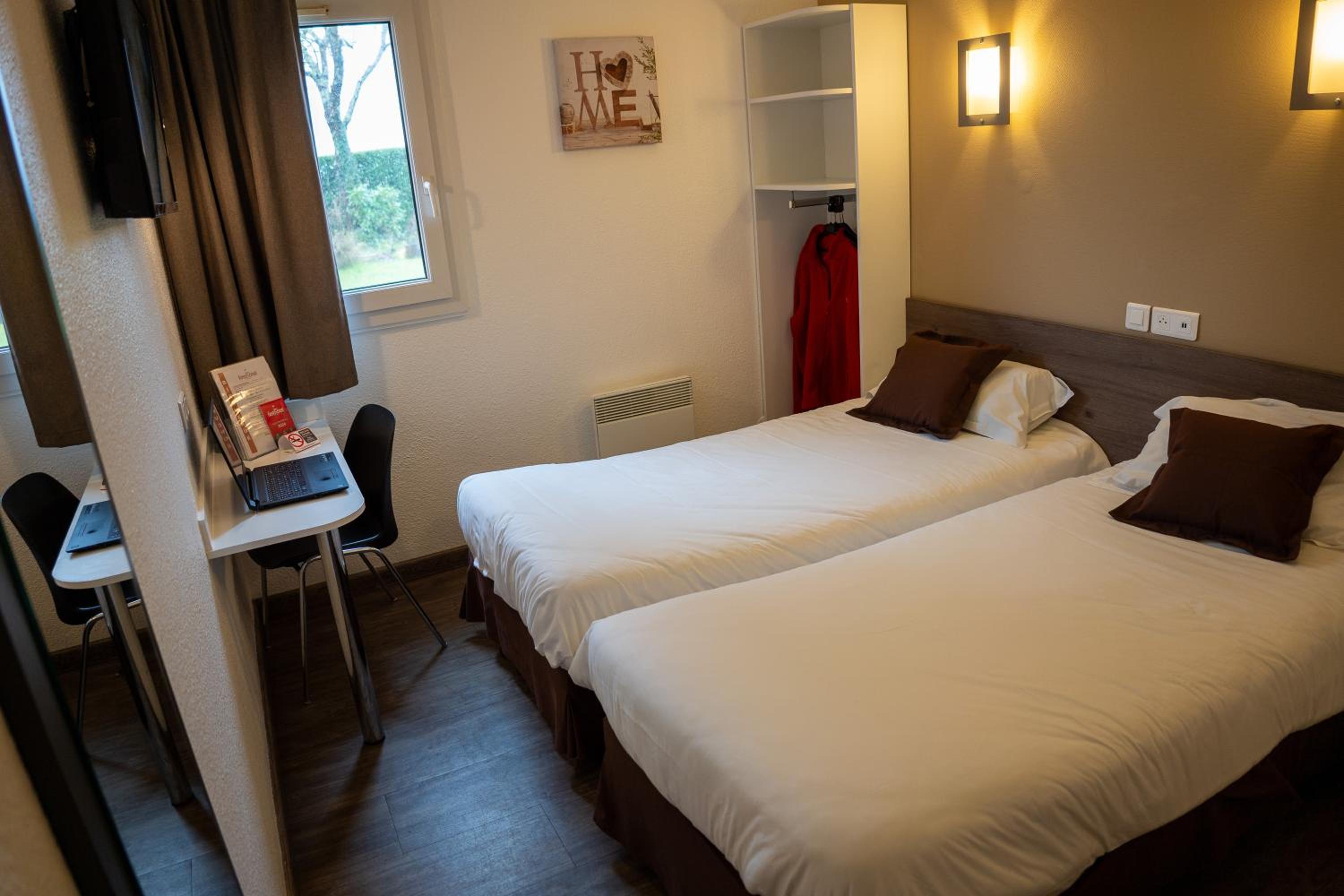 Twin Room - Photo 8
