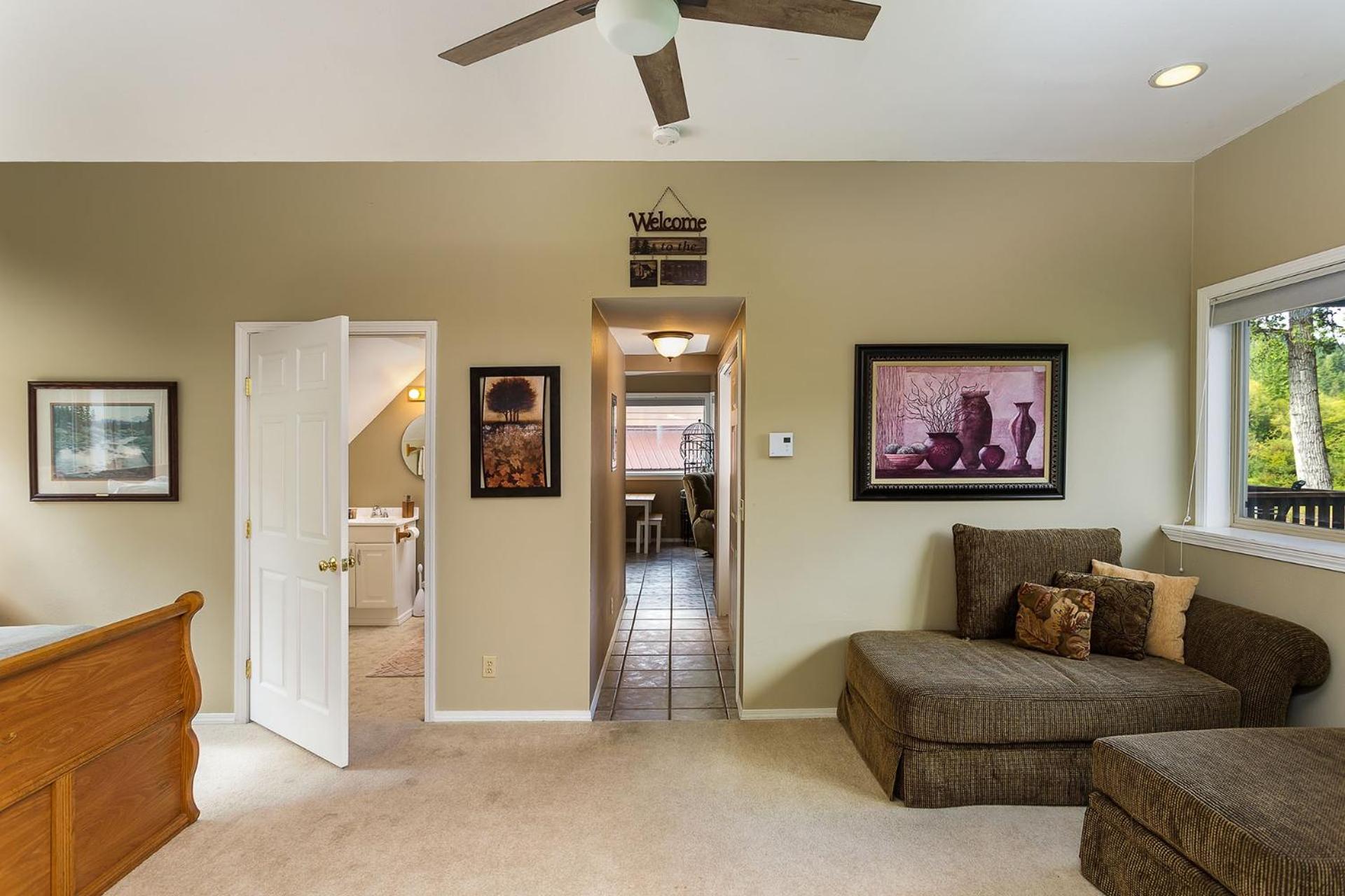 Five-Bedroom House photo 3