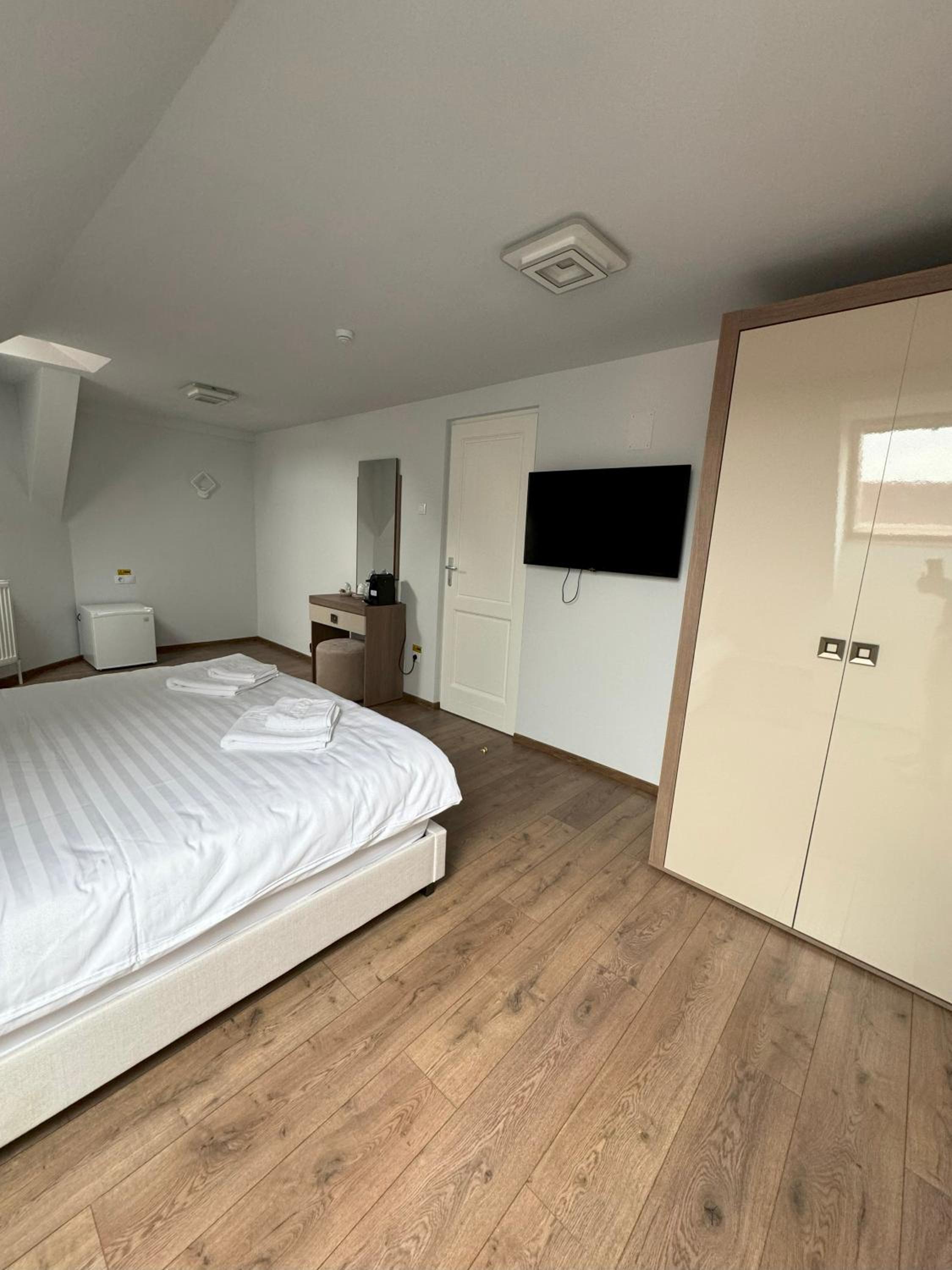 Economy Double Room photo 1